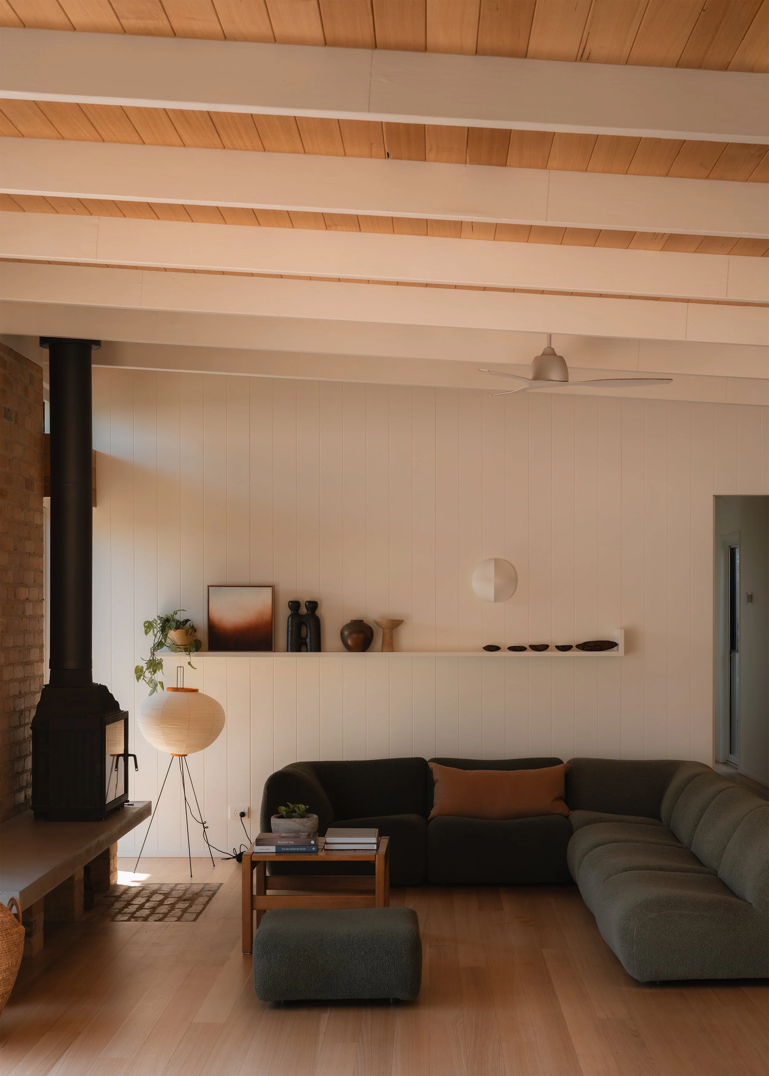 Australia interior design architecture – mid century modern inspired – Barwon Heads Victoria Australia – Fisherman's Walk by Megowan