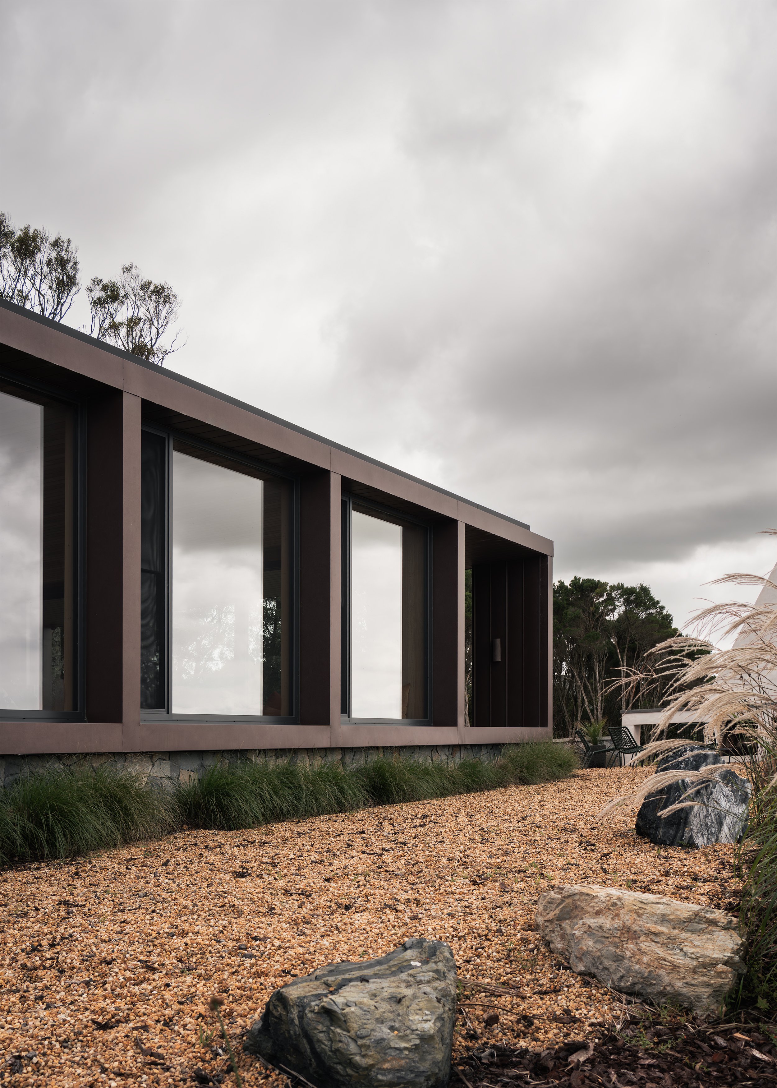 Australian house design – rural house design – Fish Creek House – Fish Creek Victoria Australia – Horizon House by Neil Architecture – Simple Dwelling