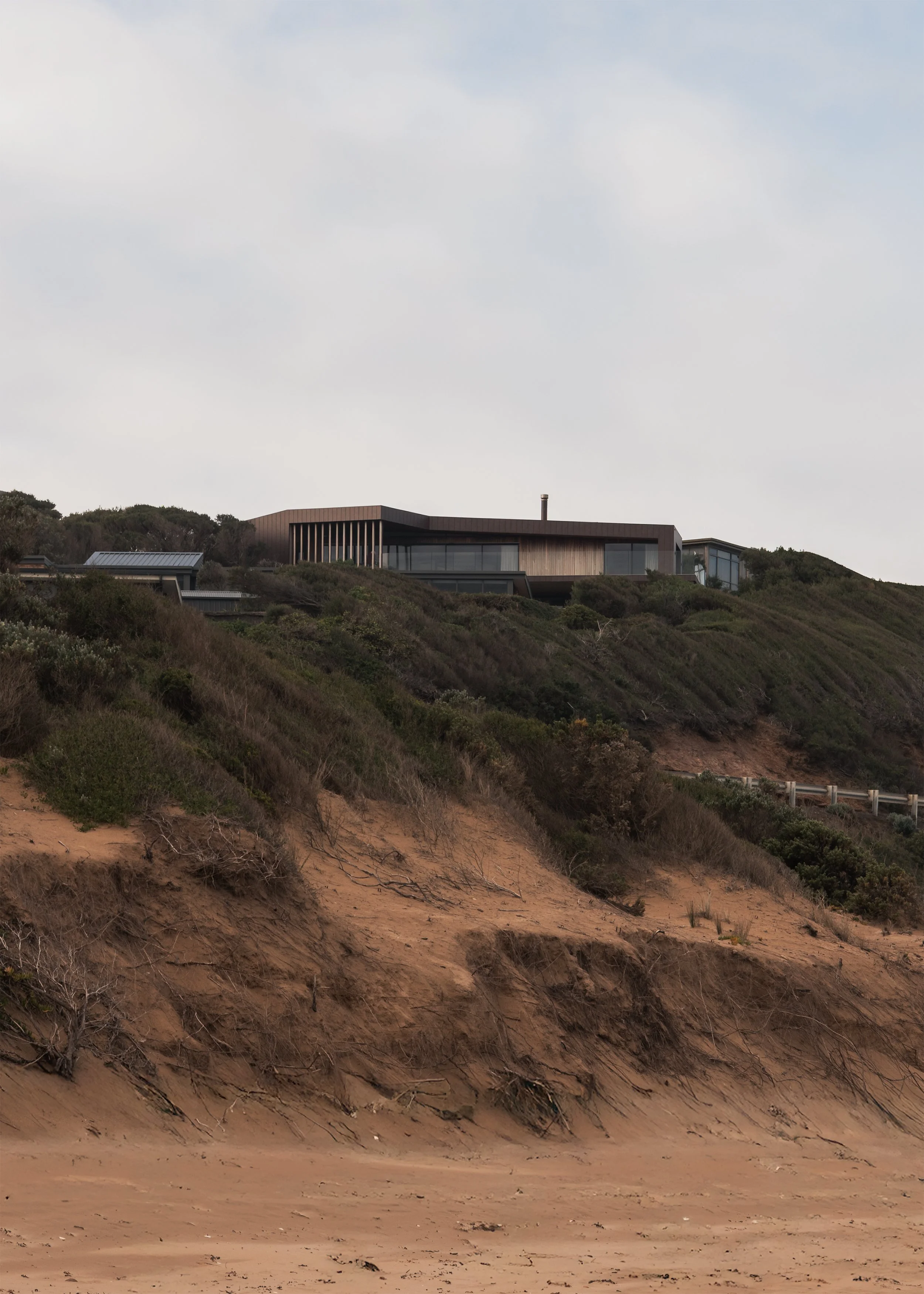 house in coastal environment – architect designed coastal house – Fairhaven Victoria Australia – Fairhaven by LTD Architectural Design Studio and DOOD Studio – Simple Dwelling