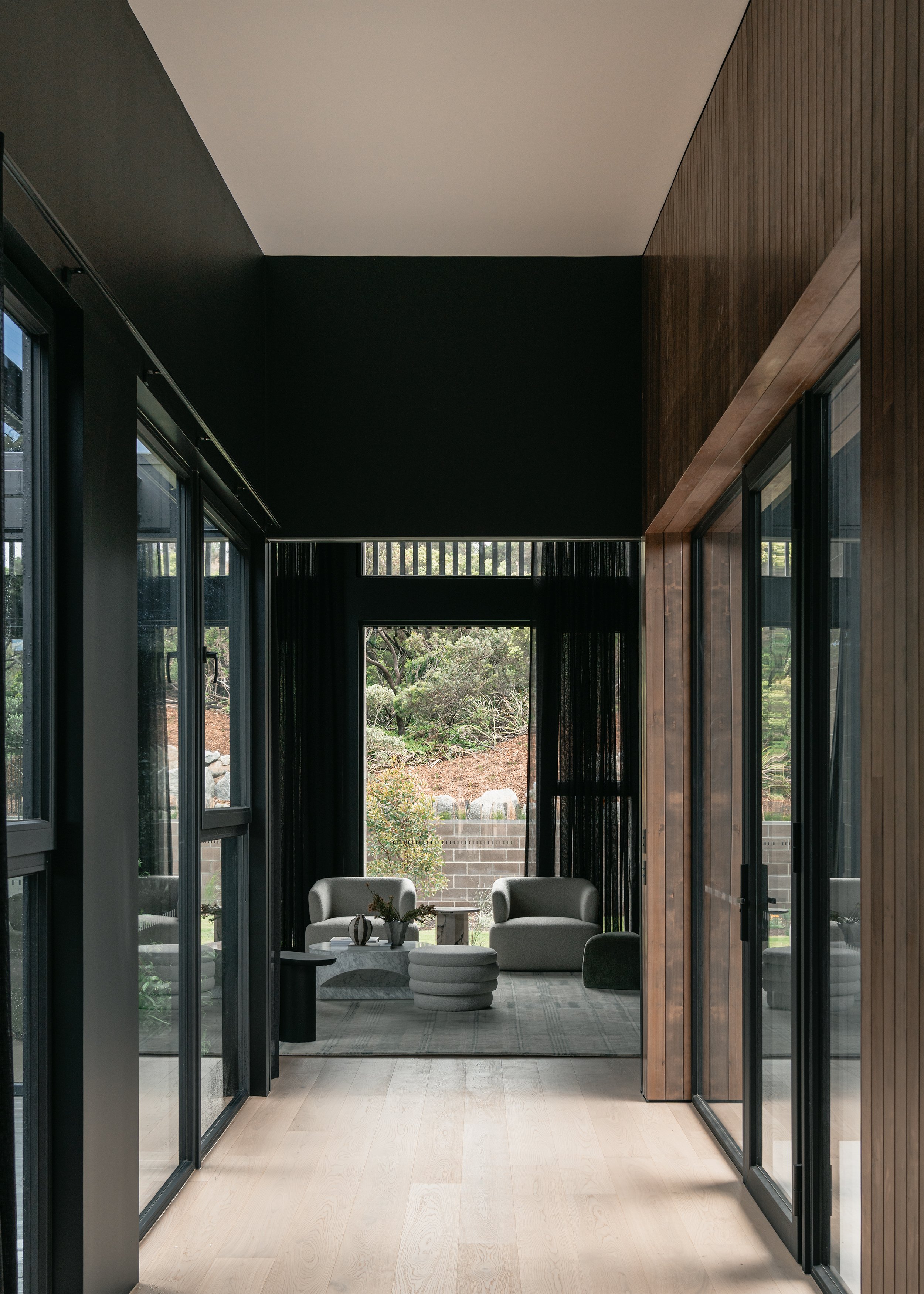 courtyard house design – coastal home design – Australian house design – St Andrews Beach Victoria Australia – Sandy Bay St Andrews Beach by Aych Architects – Simple Dwelling