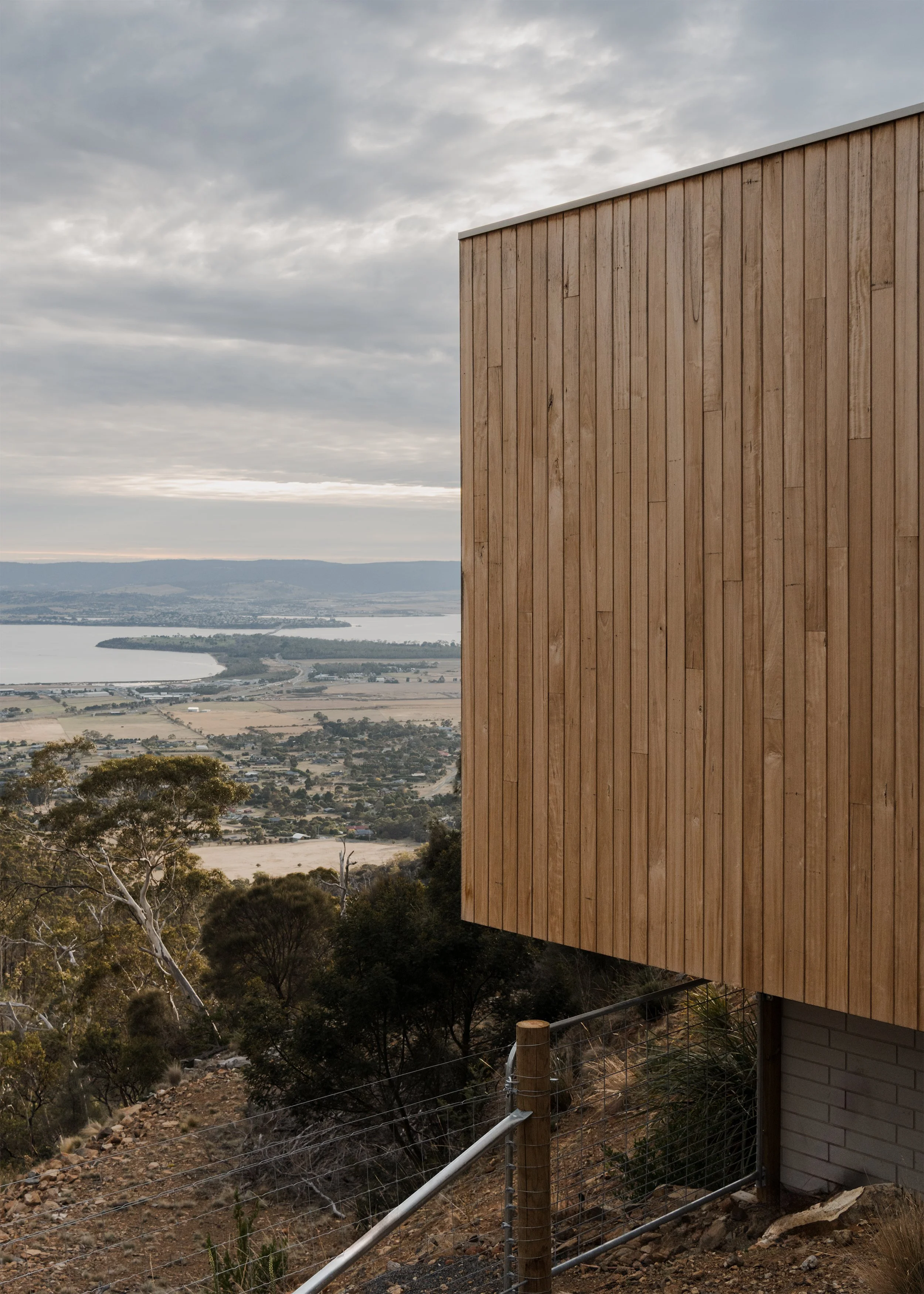 architectural house design – mountain house design – Hobart house – Hobart Tasmania Australia –Eyrie House by Matt Williams Architects – Simple Dwelling