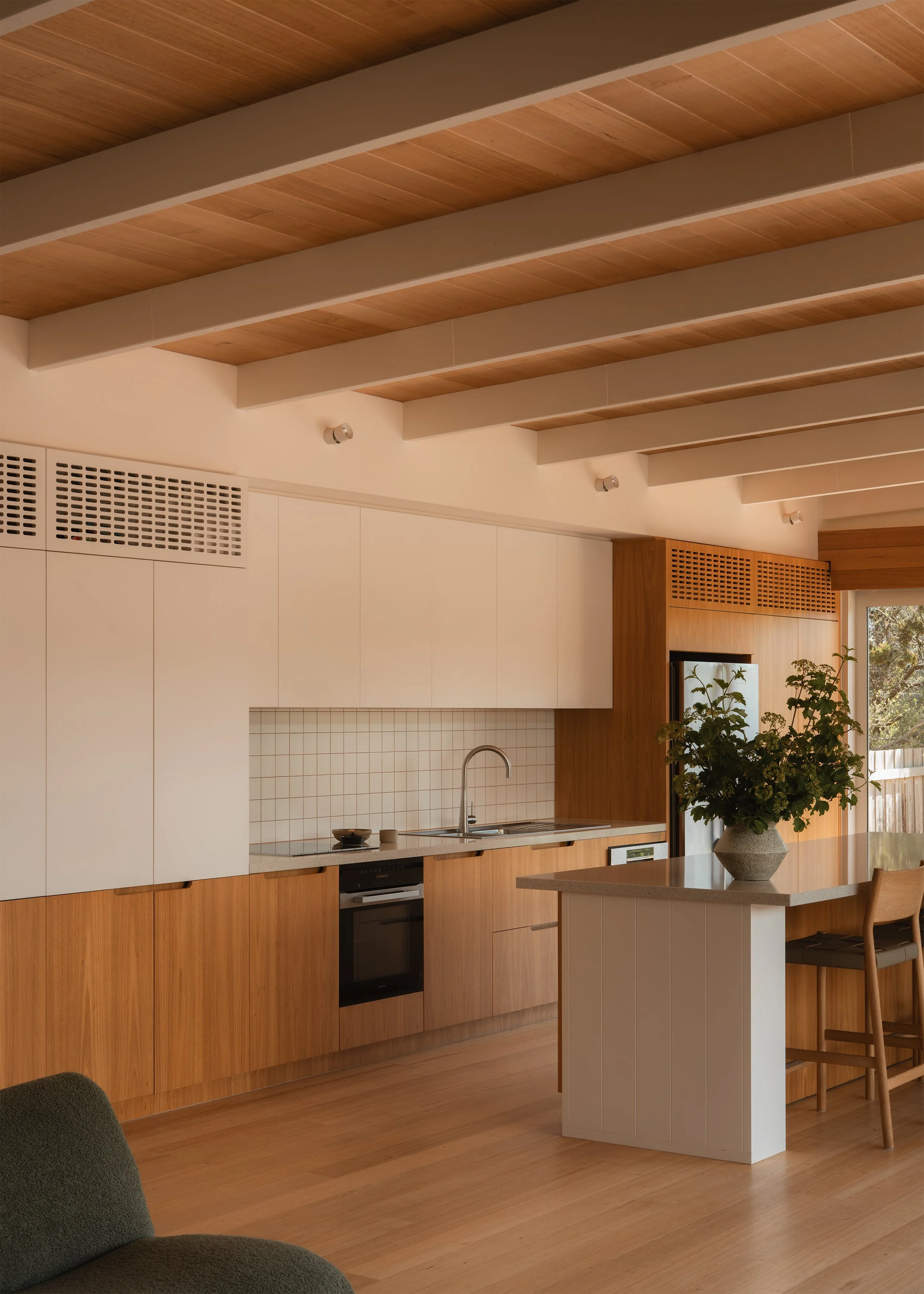 Australia interior design architecture – budget friendly house design – Barwon Heads Victoria Australia – Fisherman's Walk by Megowan