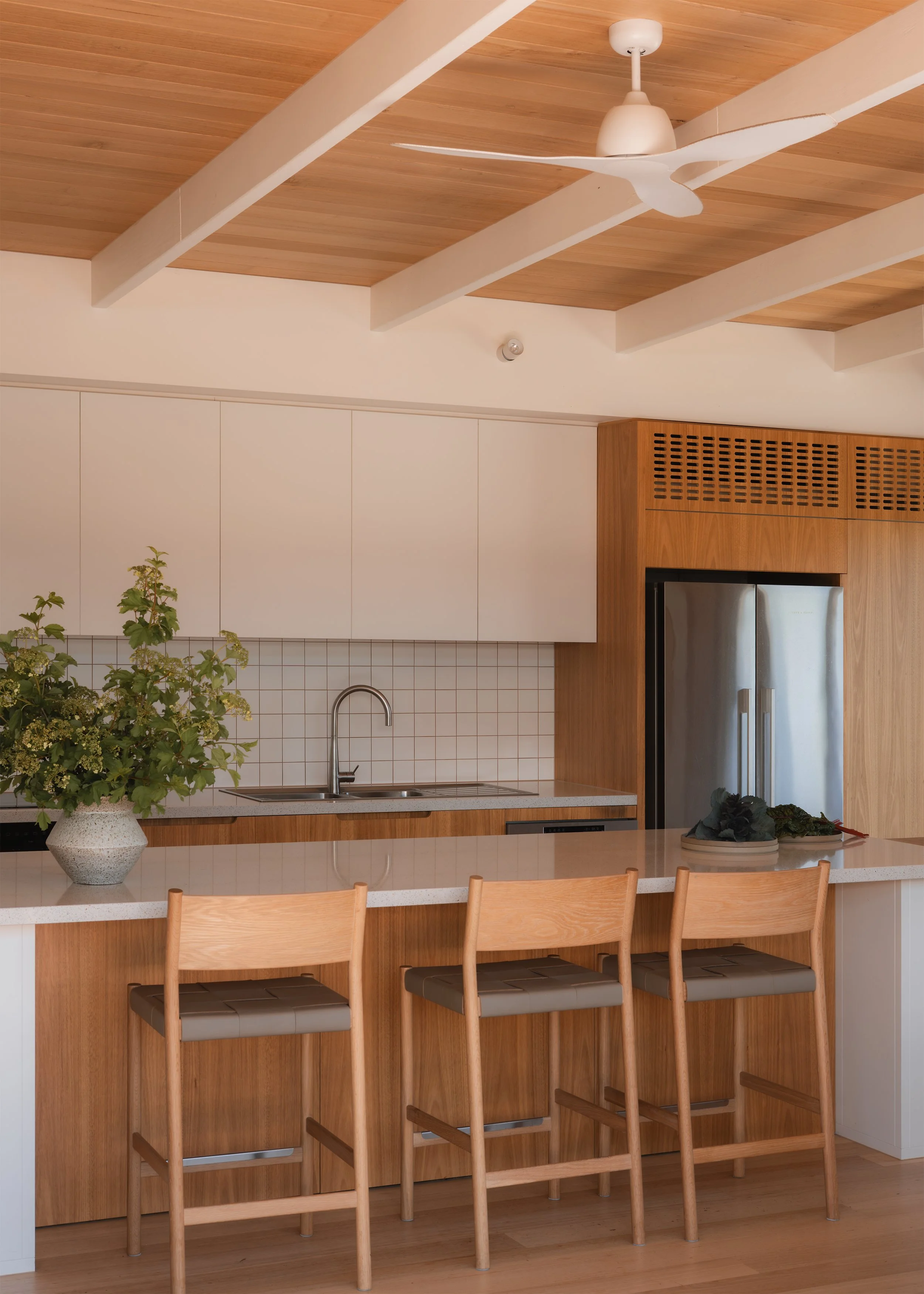 kitchen design – mid century modern inspired – Barwon Heads Victoria Australia – Fisherman's Walk by Megowan