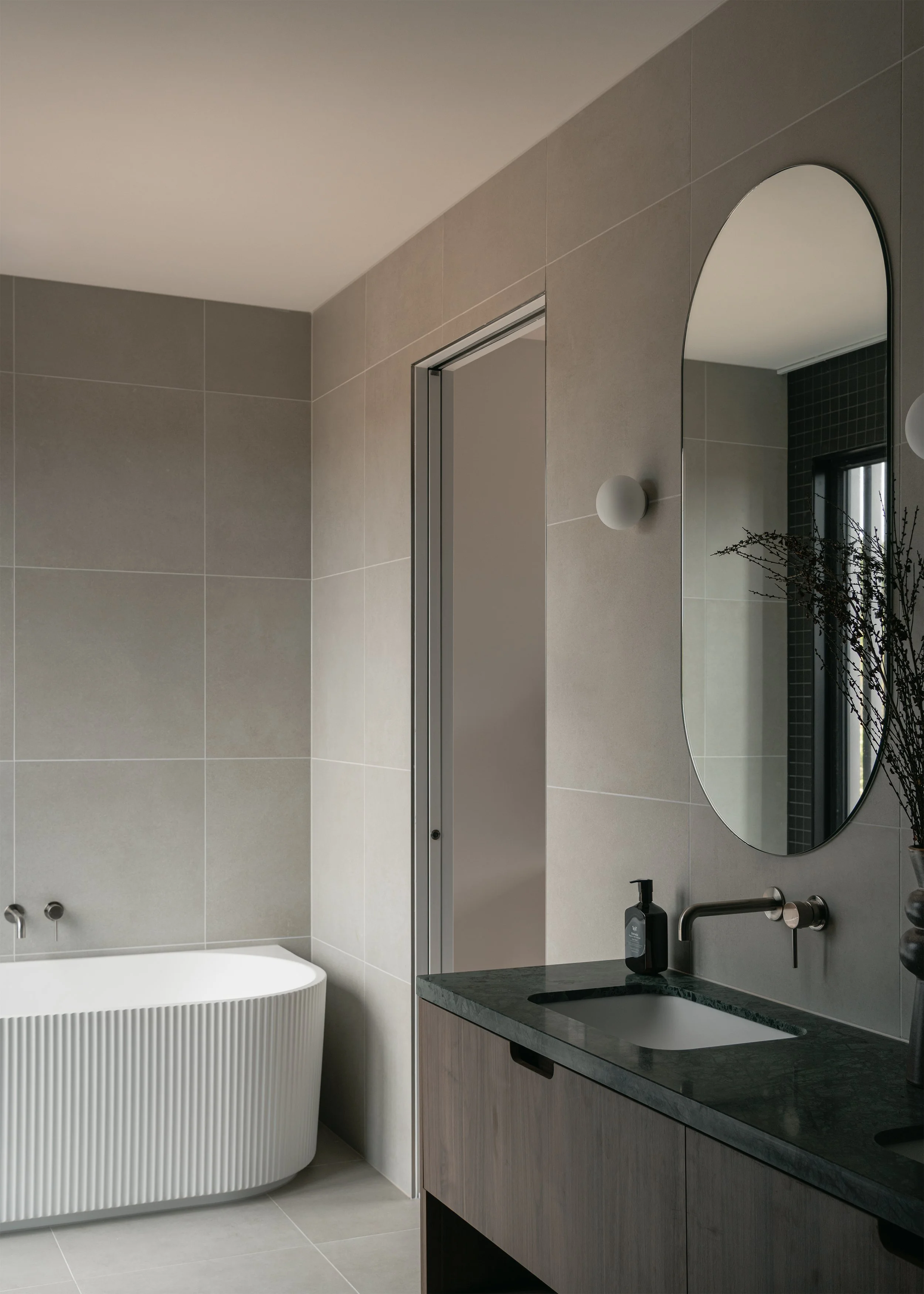 bathroom ensuite design – coastal home design – Australian house design – St Andrews Beach Victoria Australia – Sandy Bay St Andrews Beach by Aych Architects – Simple Dwelling