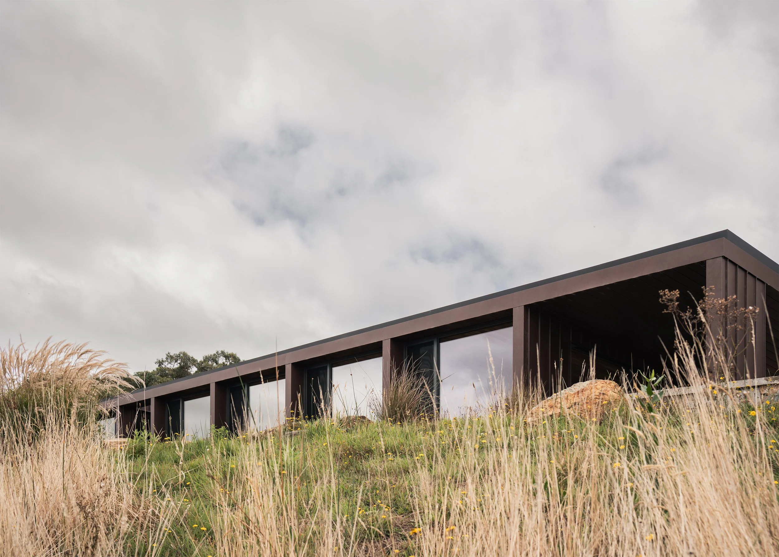 house in the landscape – rural house design – Fish Creek House – Fish Creek Victoria Australia – Horizon House by Neil Architecture – Simple Dwelling