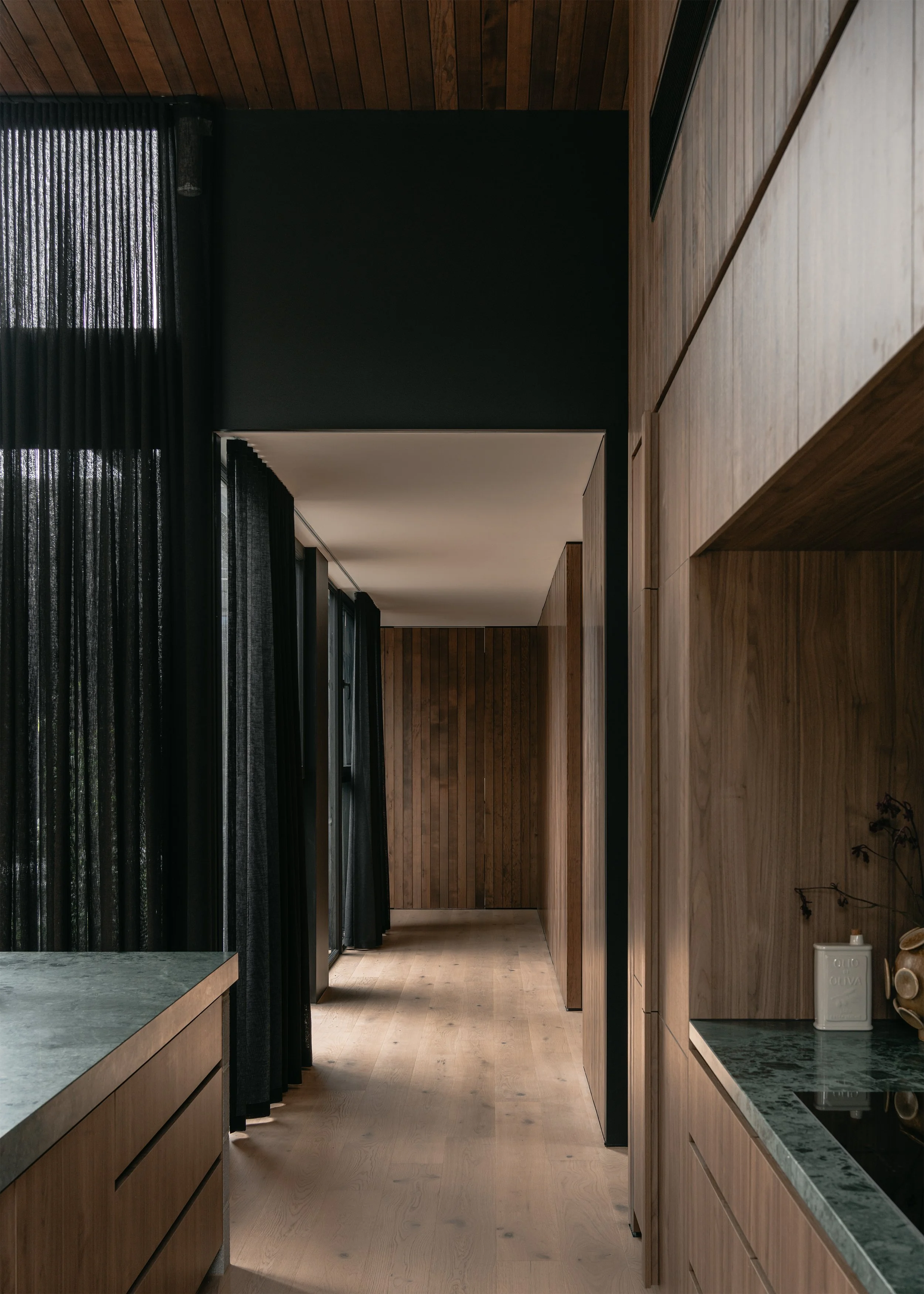 kitchen courtyard design – coastal courtyard home design – Australian house design – St Andrews Beach Victoria Australia – Sandy Bay St Andrews Beach by Aych Architects – Simple Dwelling