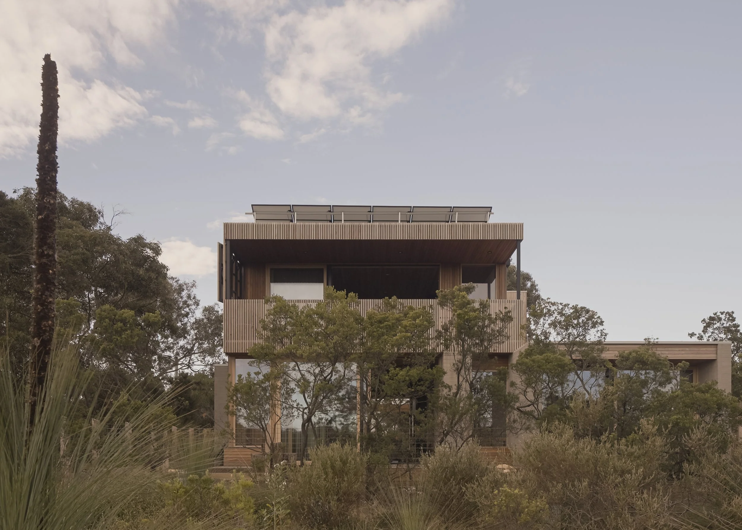 house connected to landscape – minimalist coastal house design – Point Lonsdale House Victoria Australia – Point Lonsdale House by Field Office Architecture – Simple Dwelling