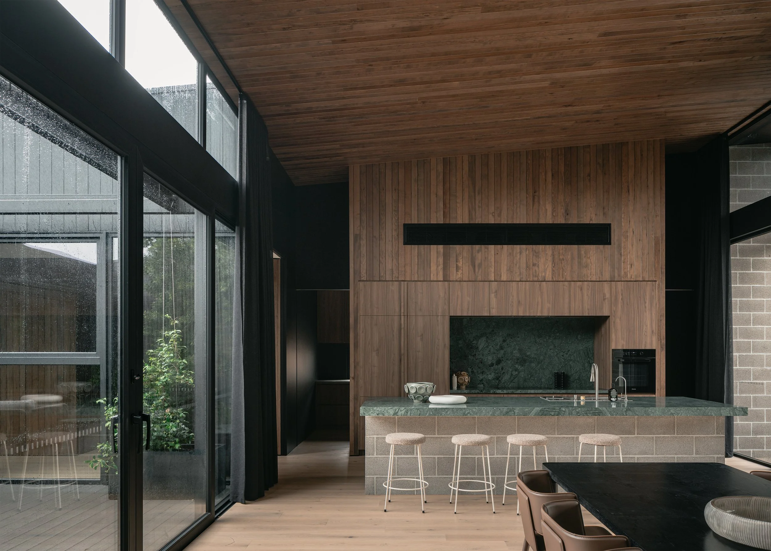 kitchen dining interior design – coastal courtyard home design – Australian house design – St Andrews Beach Victoria Australia – Sandy Bay St Andrews Beach by Aych Architects – Simple Dwelling