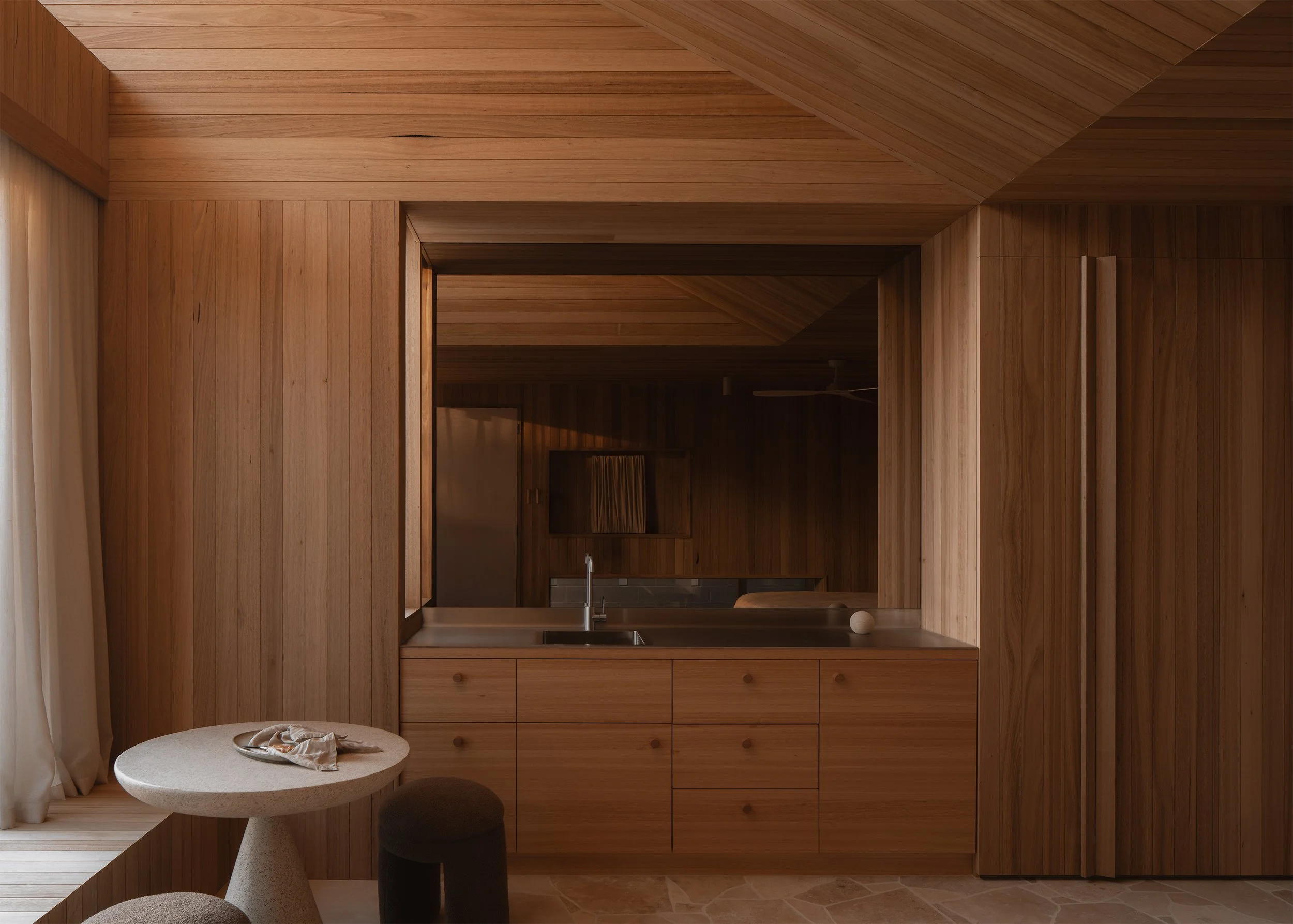 Coastal Courtyard Living – Honey House by Wolveridge Architects ...