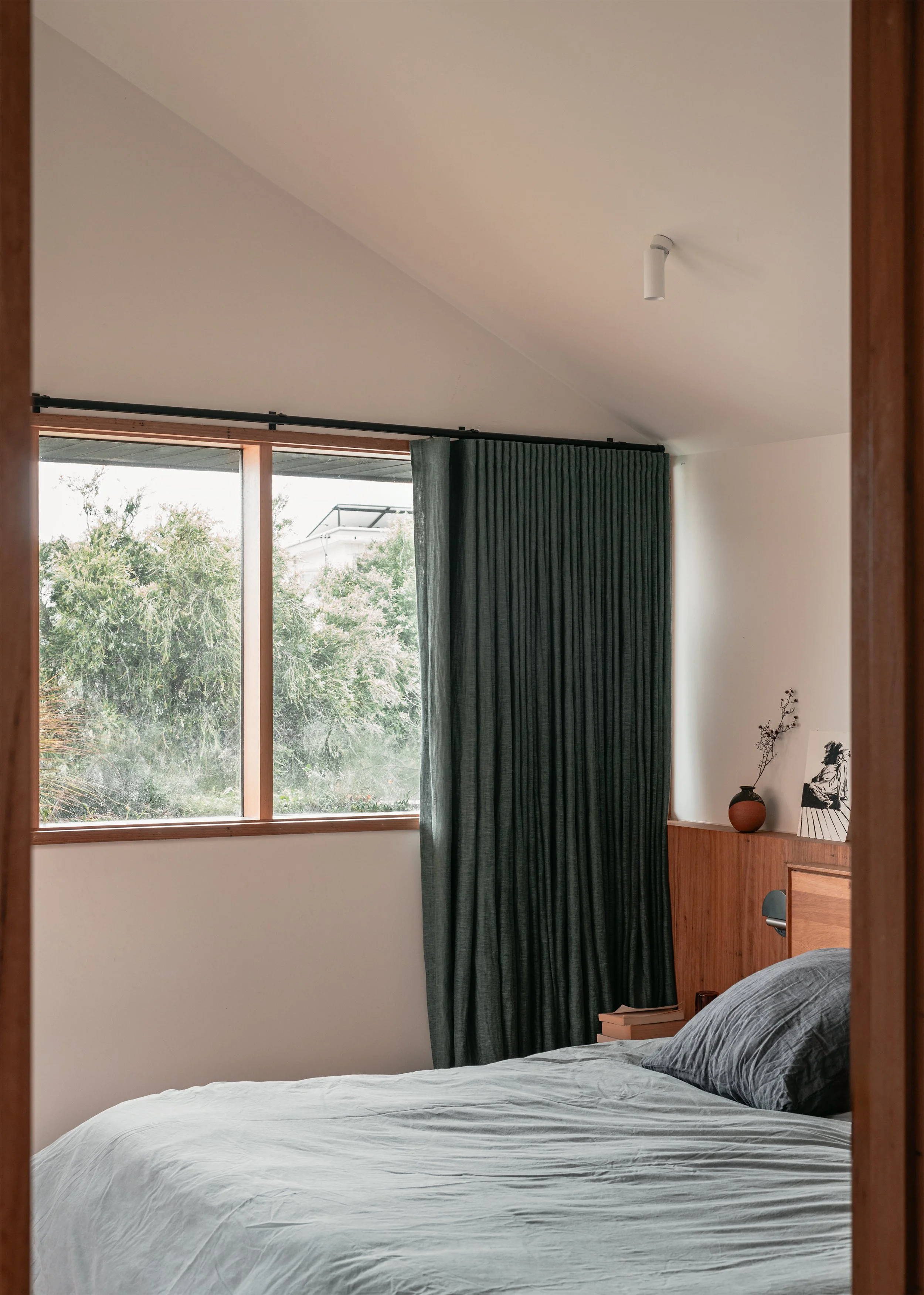 simple bedroom interior design – modern house extension – Australian house design – Northcote Victoria Australia – Northcote House by Olaver Architecture – Simple Dwelling