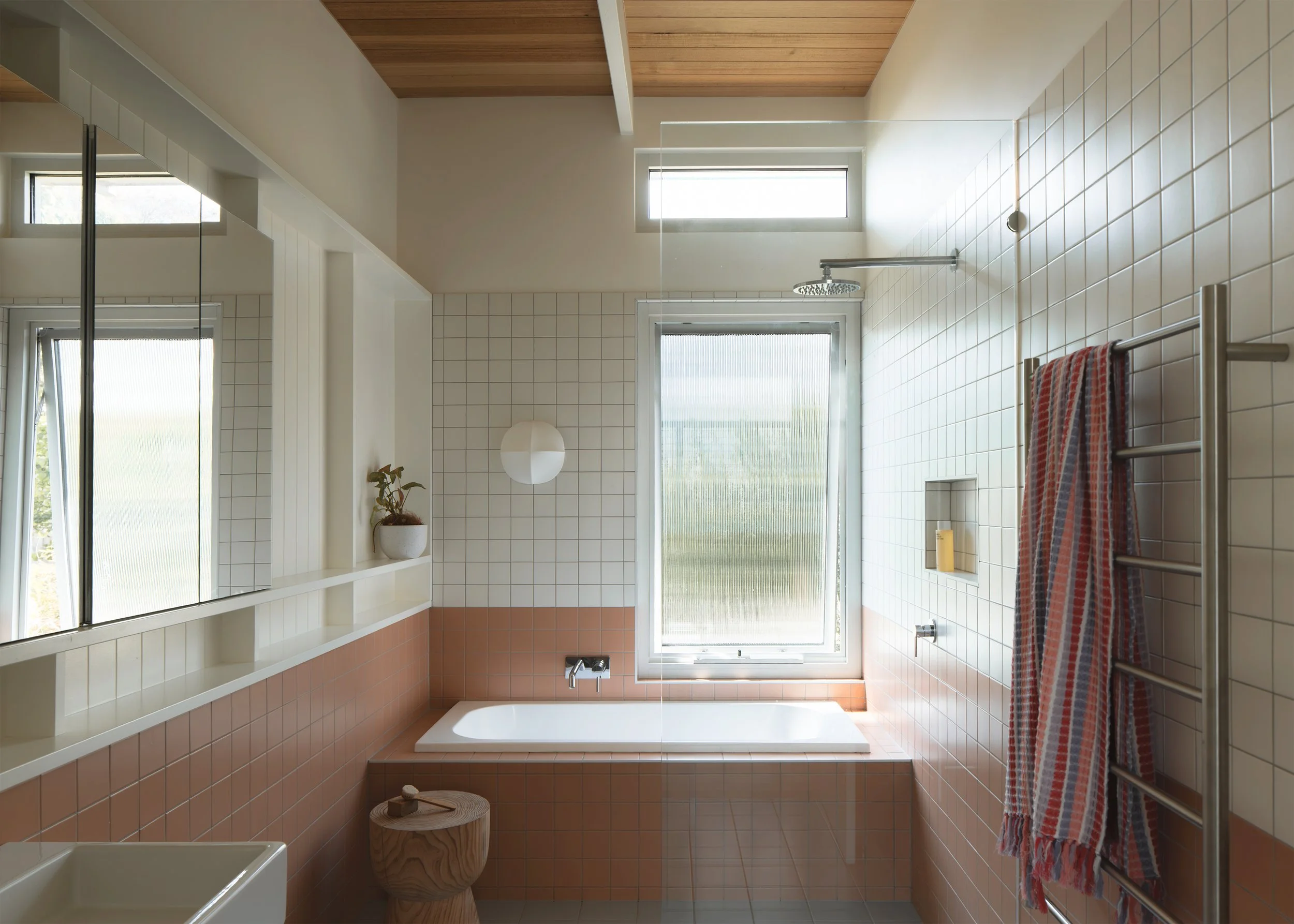 bathroom design – coastal home interior design – Barwon Heads Victoria Australia – Fisherman's Walk by Megowan