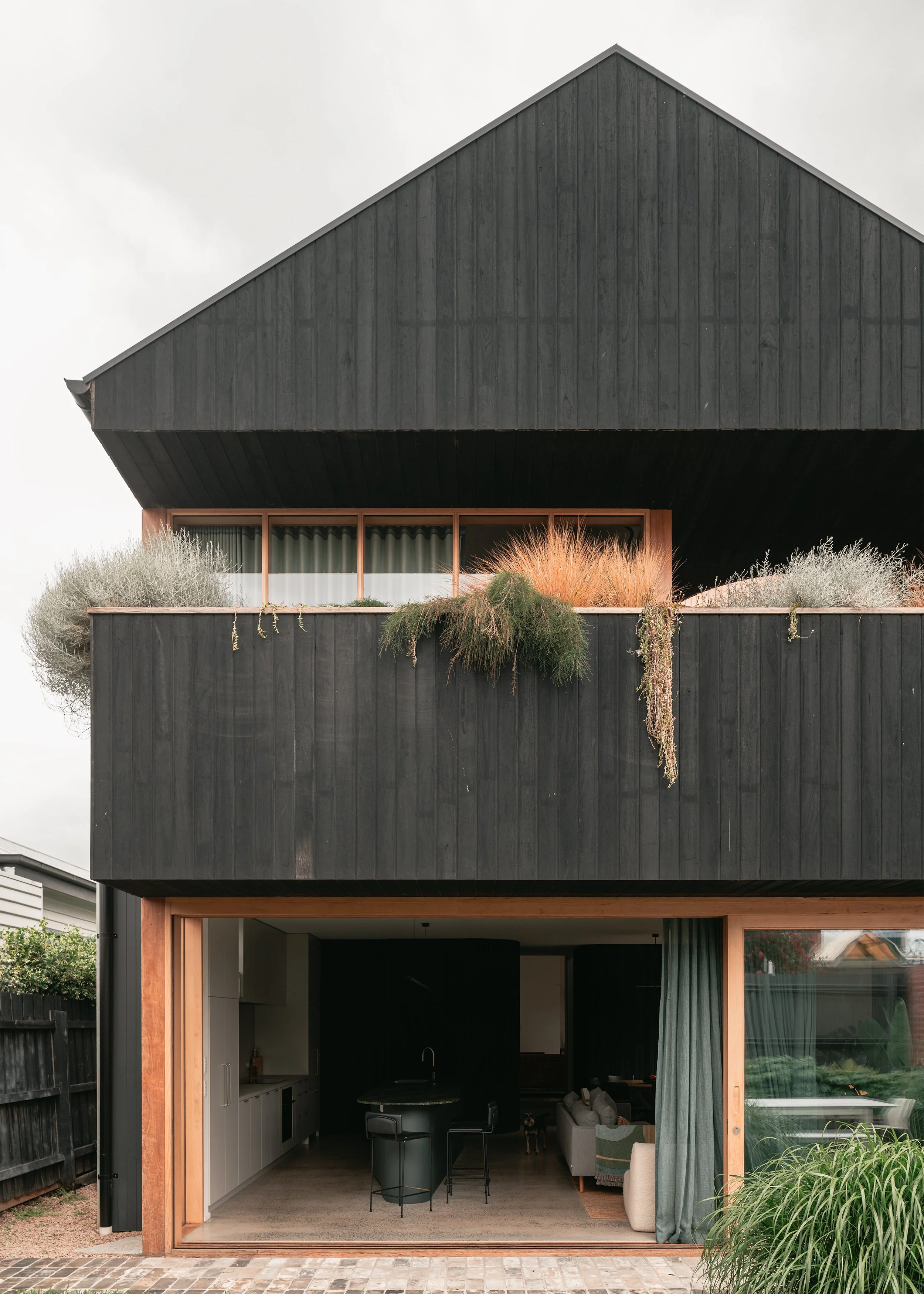 shou sugi ban Melbourne – Japanese inspired design – Australian house design – Northcote Victoria Australia – Northcote House by Olaver Architecture – Simple Dwelling