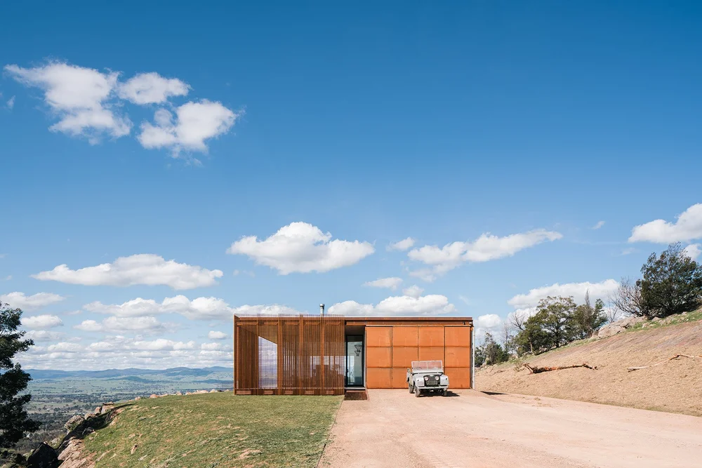 How This Minimalist Off-Grid Home Uses Steel, Concrete and Glass ...
