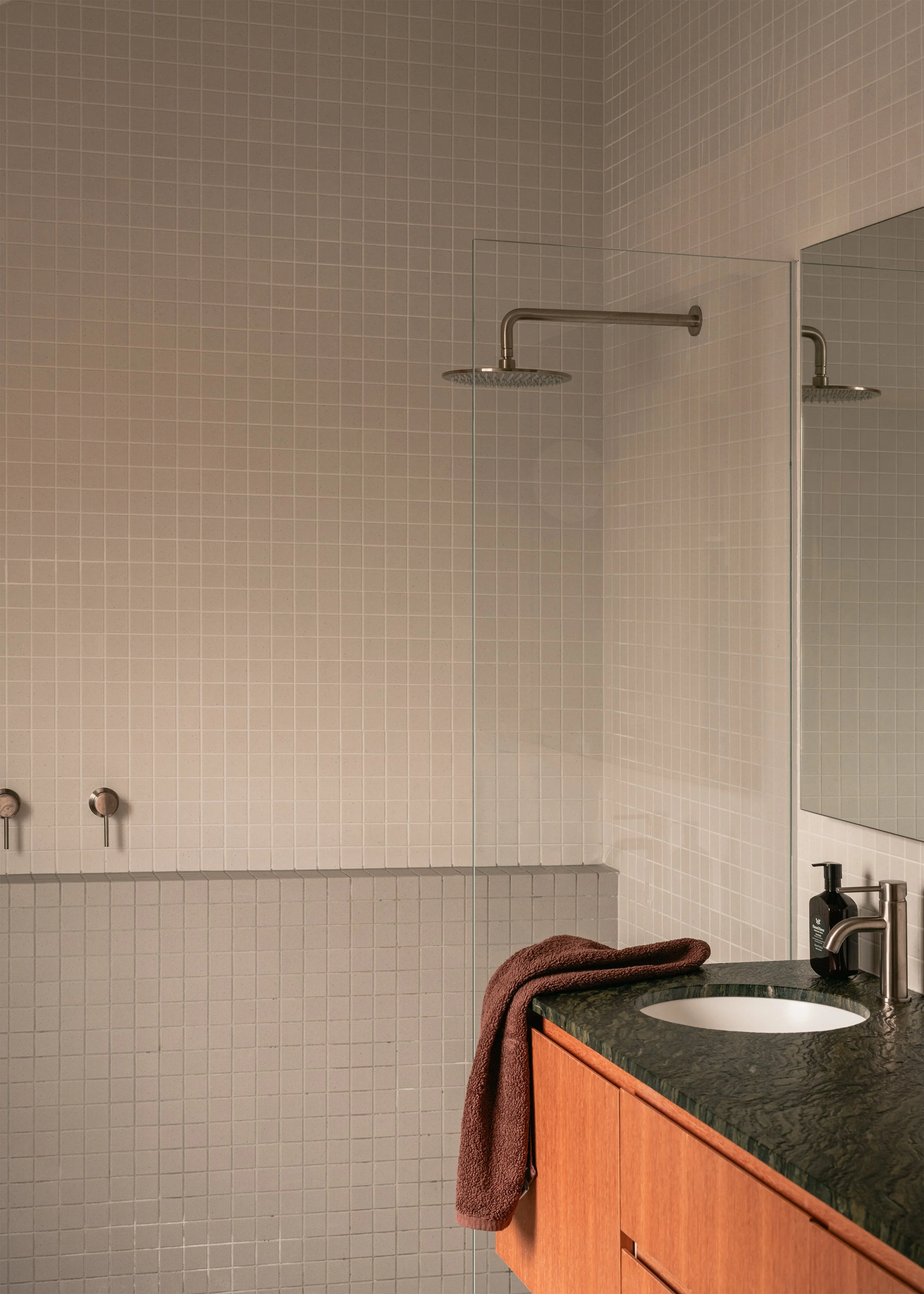 modern bathroom design – modern house extension – Australian house design – Northcote Victoria Australia – Northcote House by Olaver Architecture – Simple Dwelling