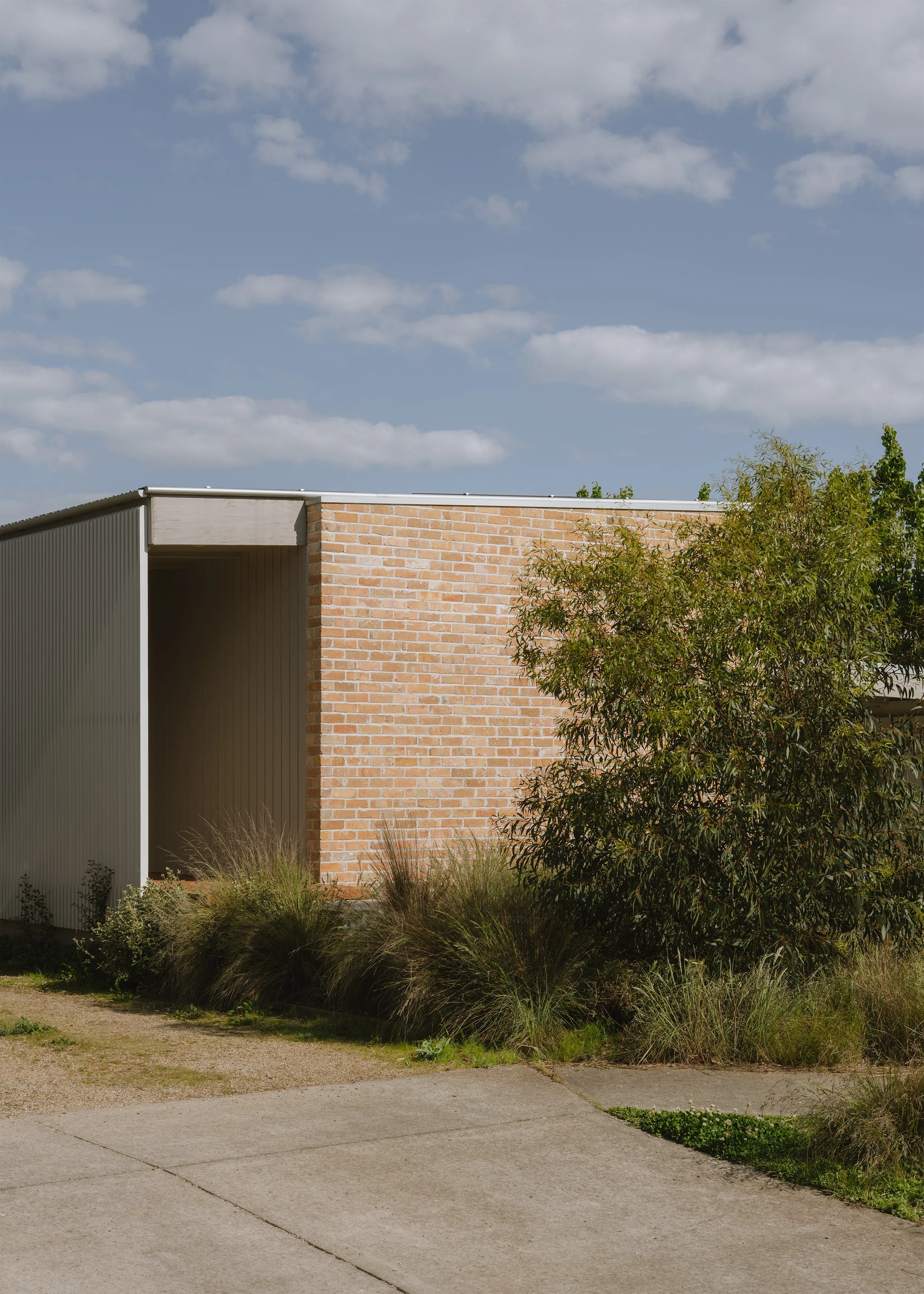 coastal family home – recycled brick house – Barwon Heads Victoria Australia – Fisherman's Walk by Megowan