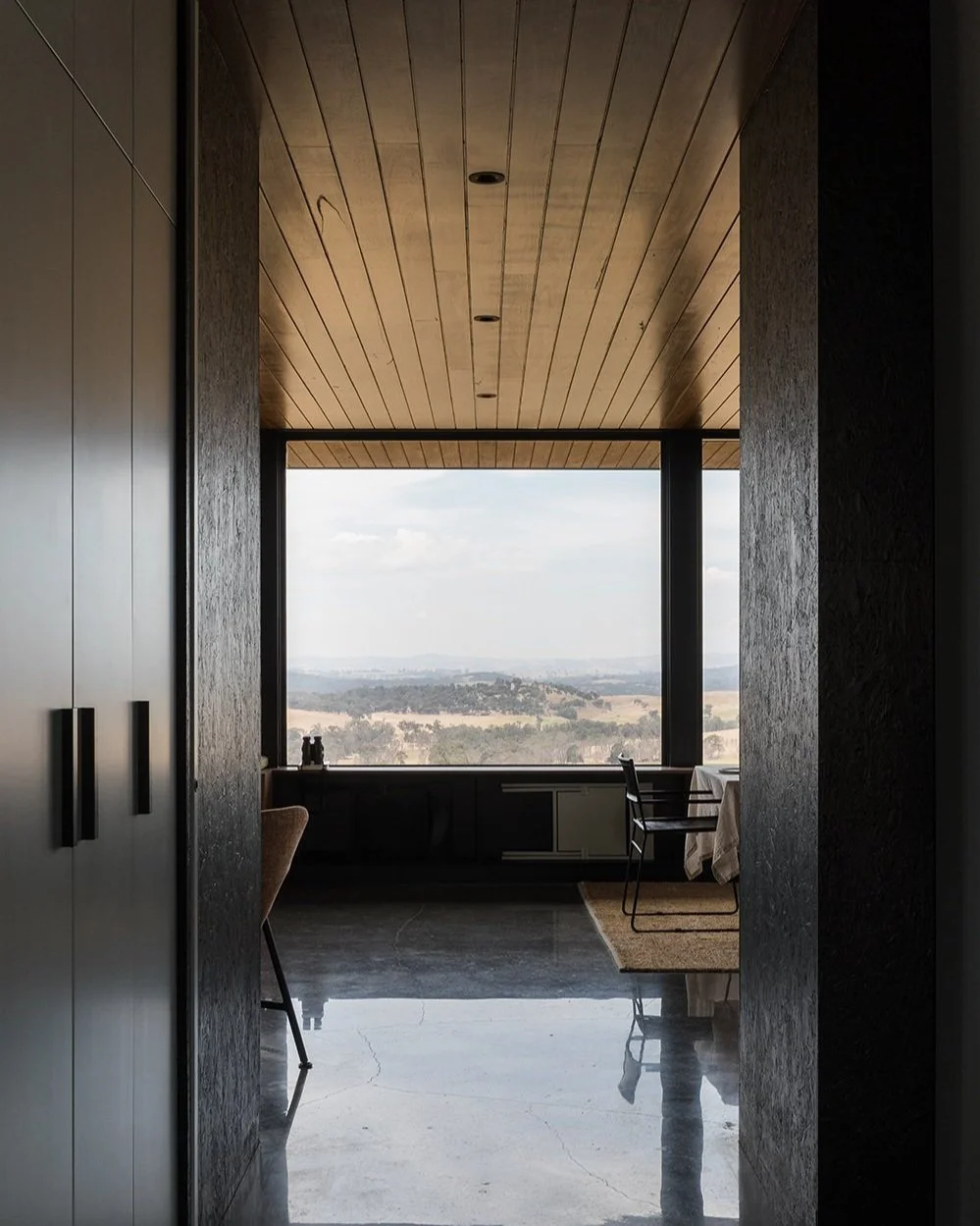 How This Small Off-Grid Cabin Embodies the Idea of Minimalism