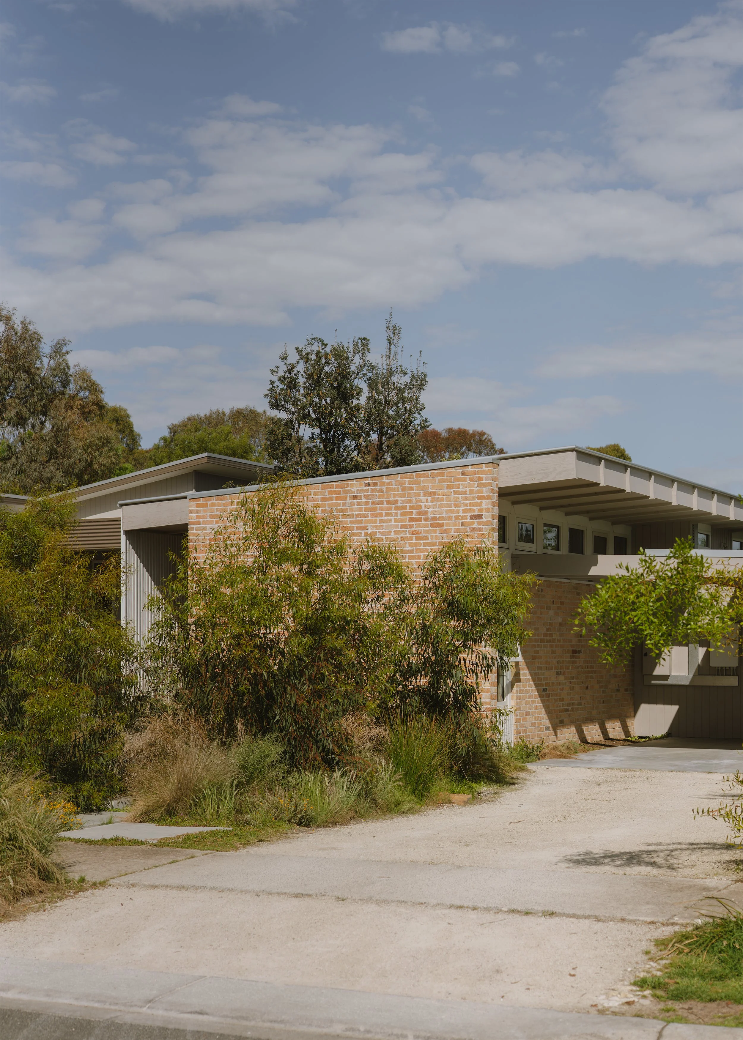 coastal family home – mid-century inspired design – Barwon Heads Victoria Australia – Fisherman's Walk by Megowan