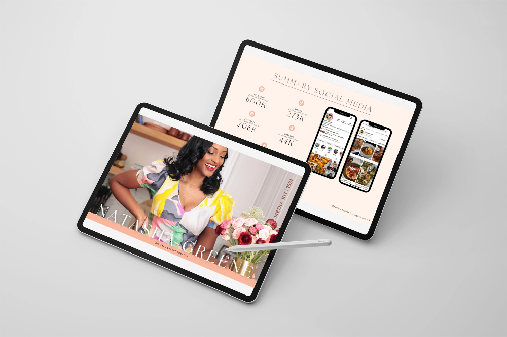Tablet pro mockup in simple style.png