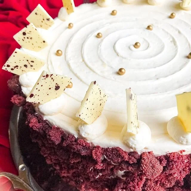 Happy Valentine&rsquo;s Day! 💕 In love with this red velvet cake by Pastry Chef Haley 😍 ~ Red velvet layers, cream cheese frosting, white chocolate toppers ~