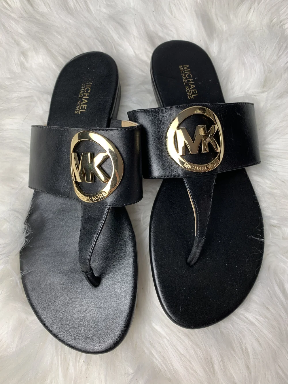 Michael kors 2025 black flat sandals