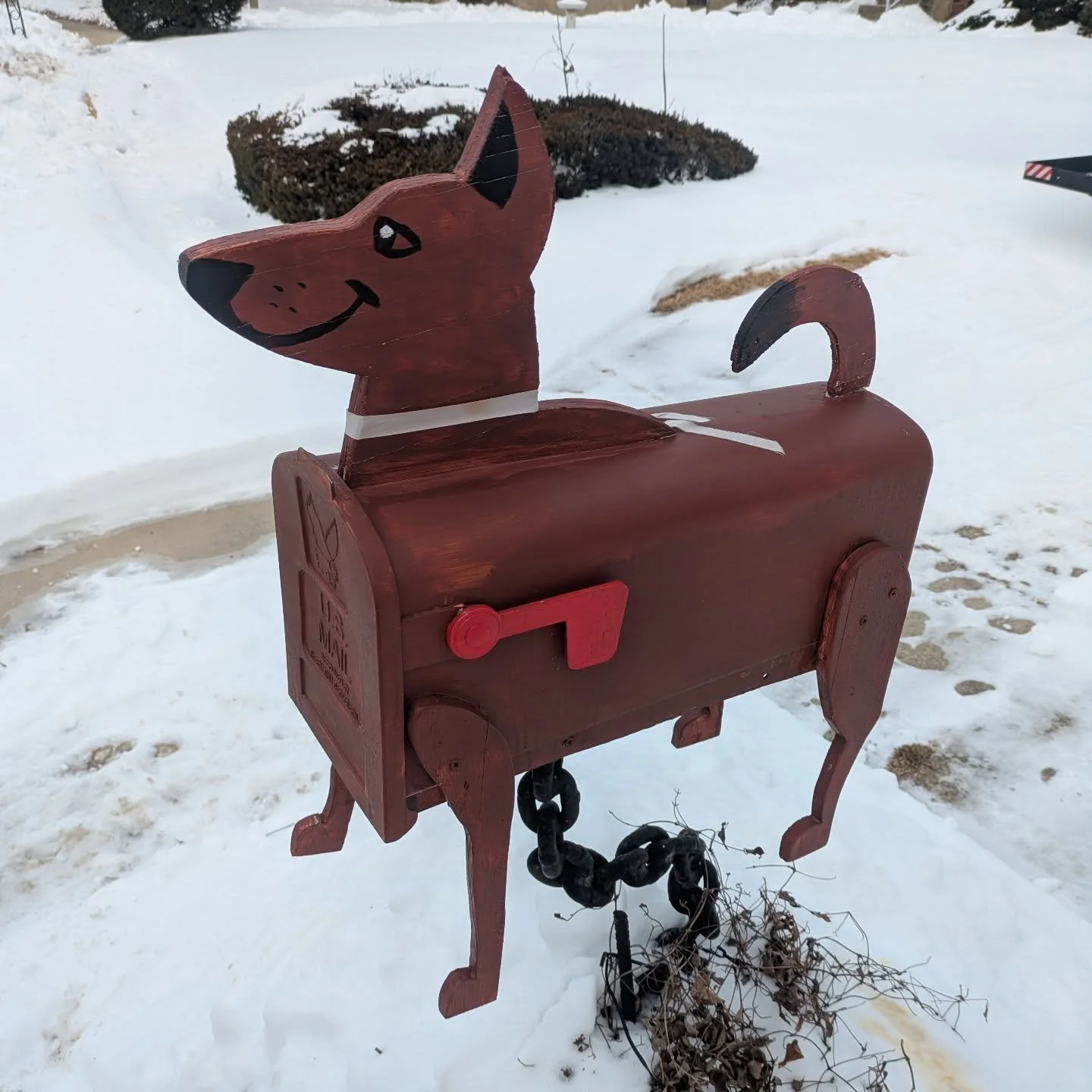 Hava and I made a Roxy mailbox! Hav did the woodwork and I painted it :) 
#roxybox #mailbox #doggo #bespoke #ᴍᴀᴅᴇᴡɪᴛʜʟᴏᴠᴇ
