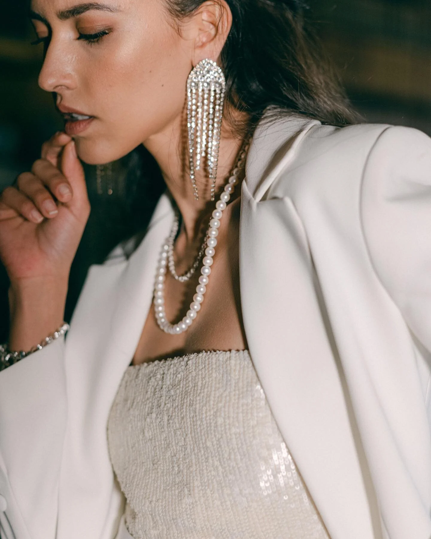 A little fashion for the weekend 🧡

@nataliehewittweddings @katiejulia_ @psbridalstyling 
Look - Rowley Hesselballe London @rowleyhesselballelondon @blackpr 
Earrings - Tilly thomas luxe @tillythonaslux 
Necklaces - Alighieri and Tilly Sveaas @aligh