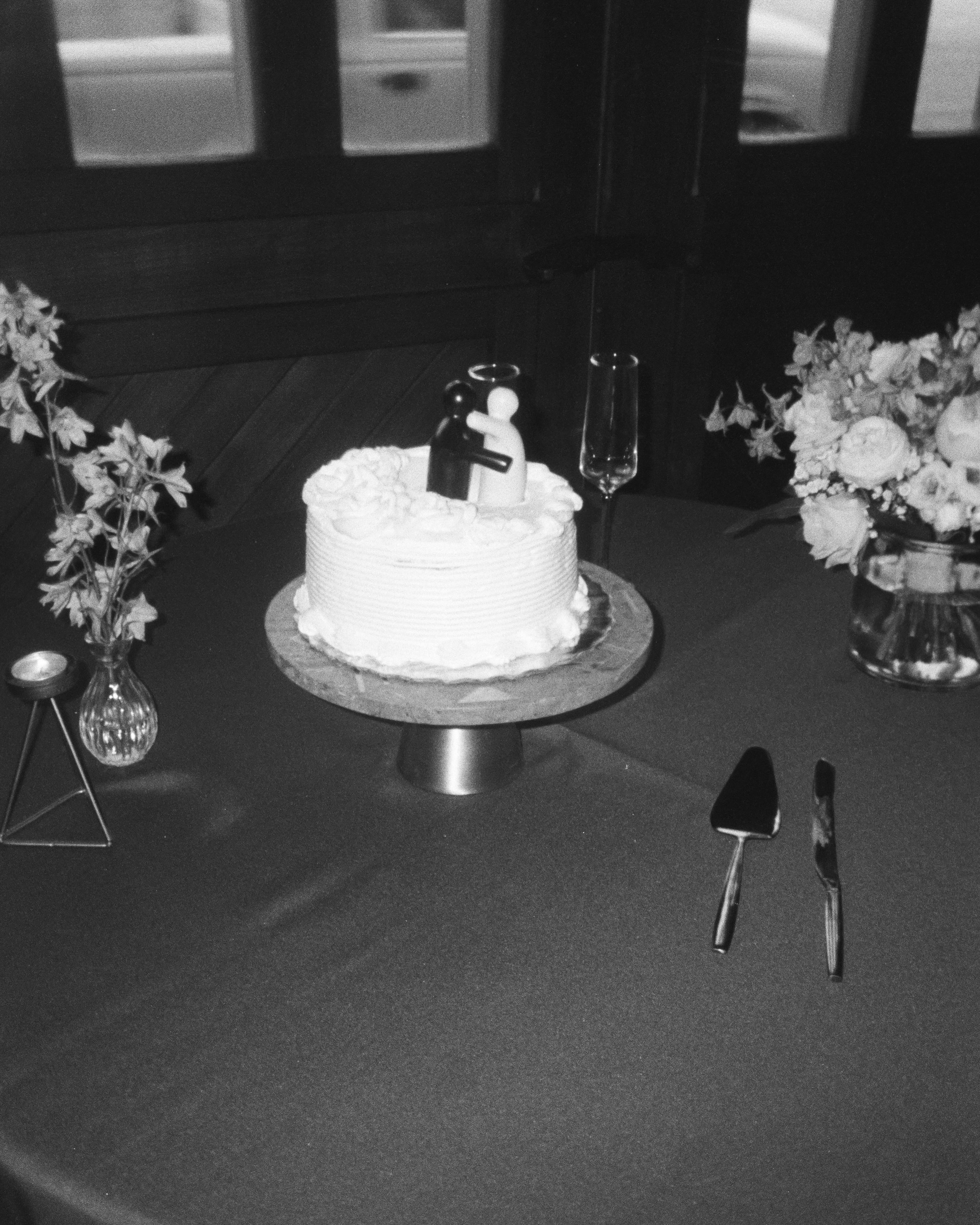 Ngango-Married-10-Reception-Cake-004.jpg