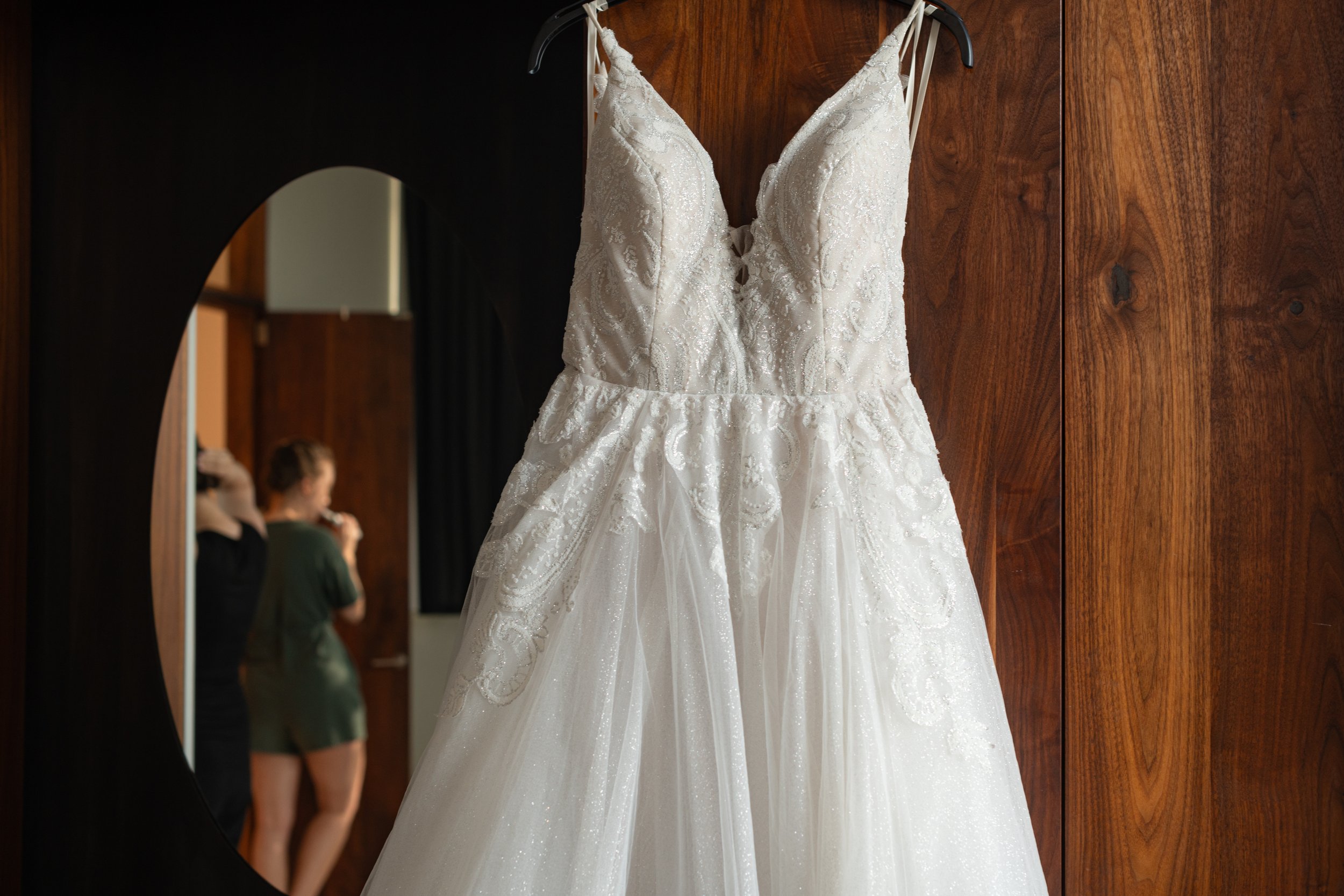 ElizabethAlec-1-GettingReady-013.jpg