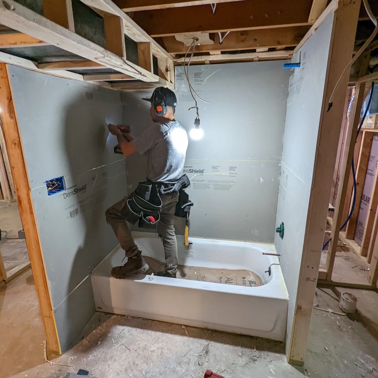 We've been so busy lately! 

Here's @revan_returns_  installing a backer board for our tub surrounds.
We should be wrapping up our renovation in Bloomington within a few weeks! 😁😁

The season is flying by!