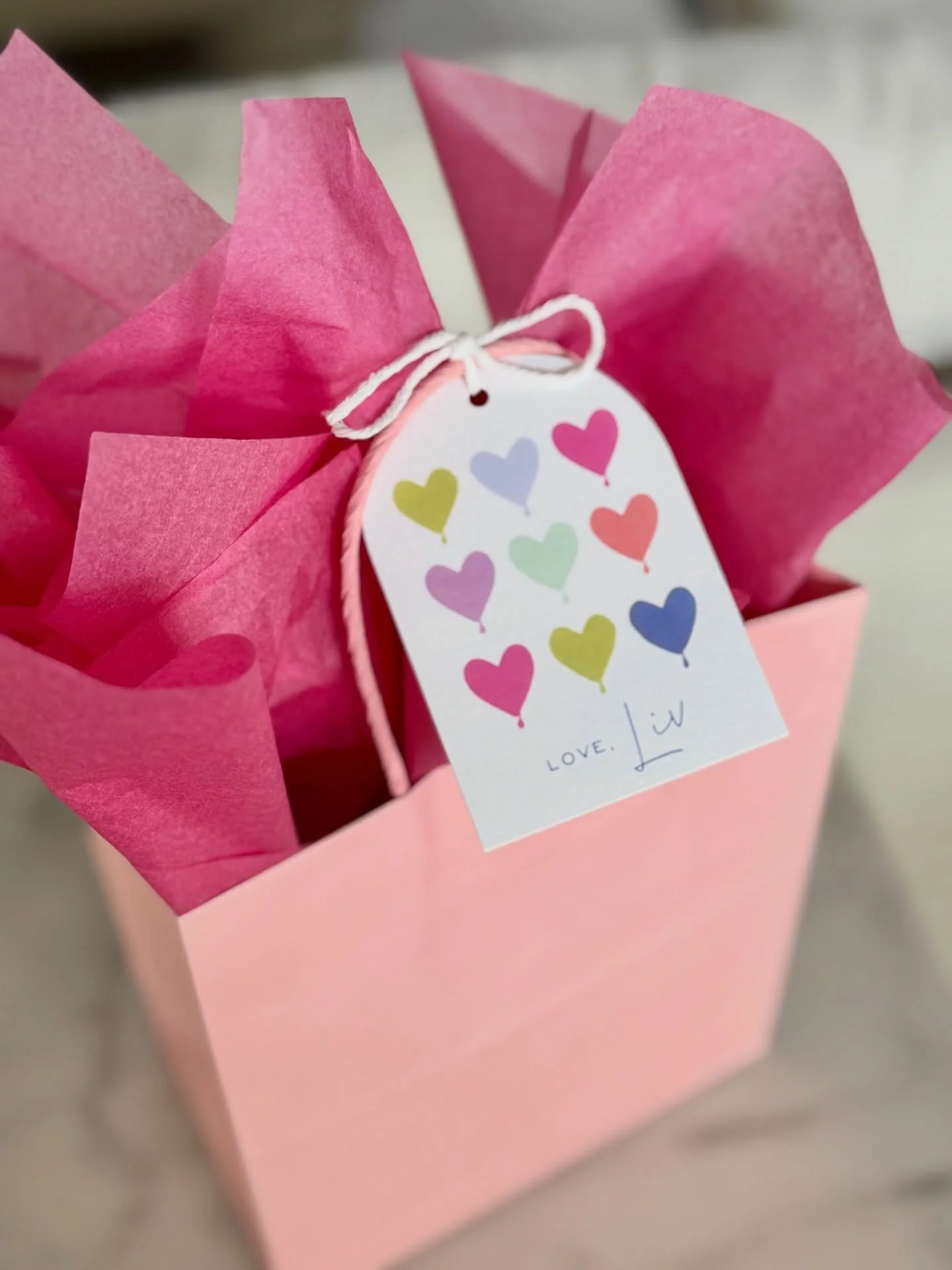 love a cute &amp; easy gift tag🩷🩵💚

my gift tags come in a multi pack so you get two of each design!  the 💕 set would be so cute as an Easter hostess gift or birthday treat &amp; the 🌺 set says Mother&rsquo;s Day to me!

available on my website.