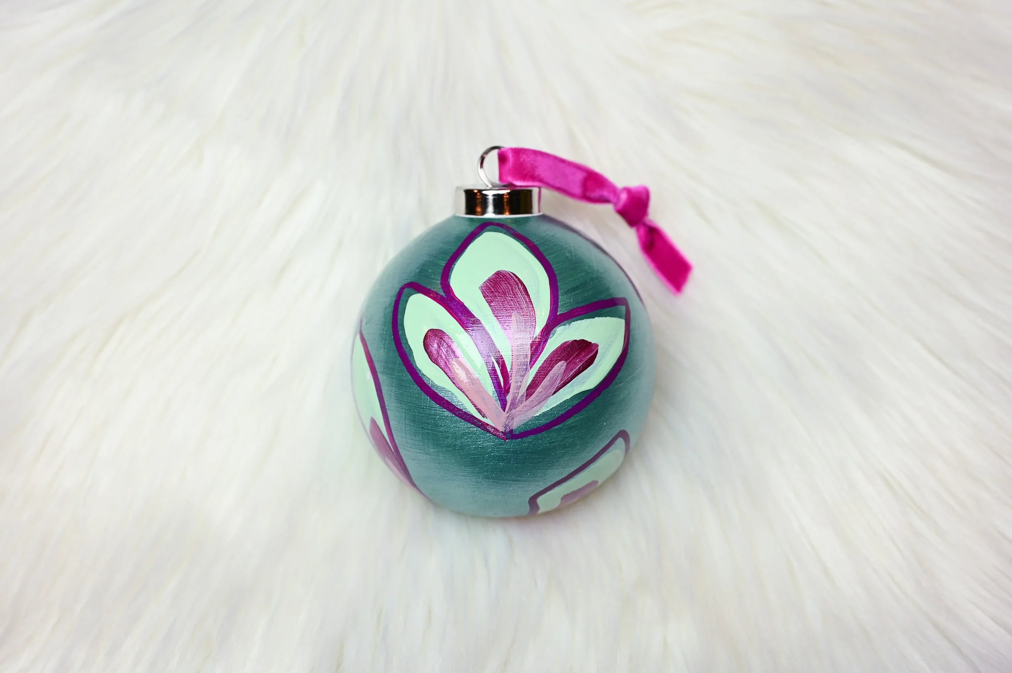 MINT & MAGENTA FLOWERS ON METALLIC GREEN