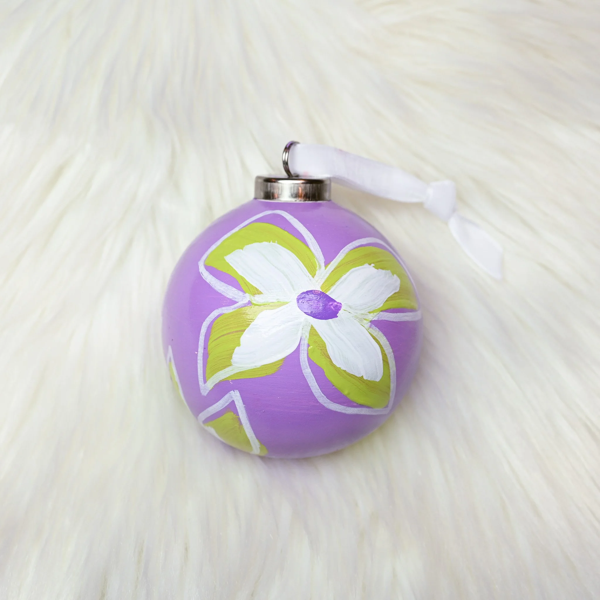 GREEN & WHITE FLOWERS ON LILAC