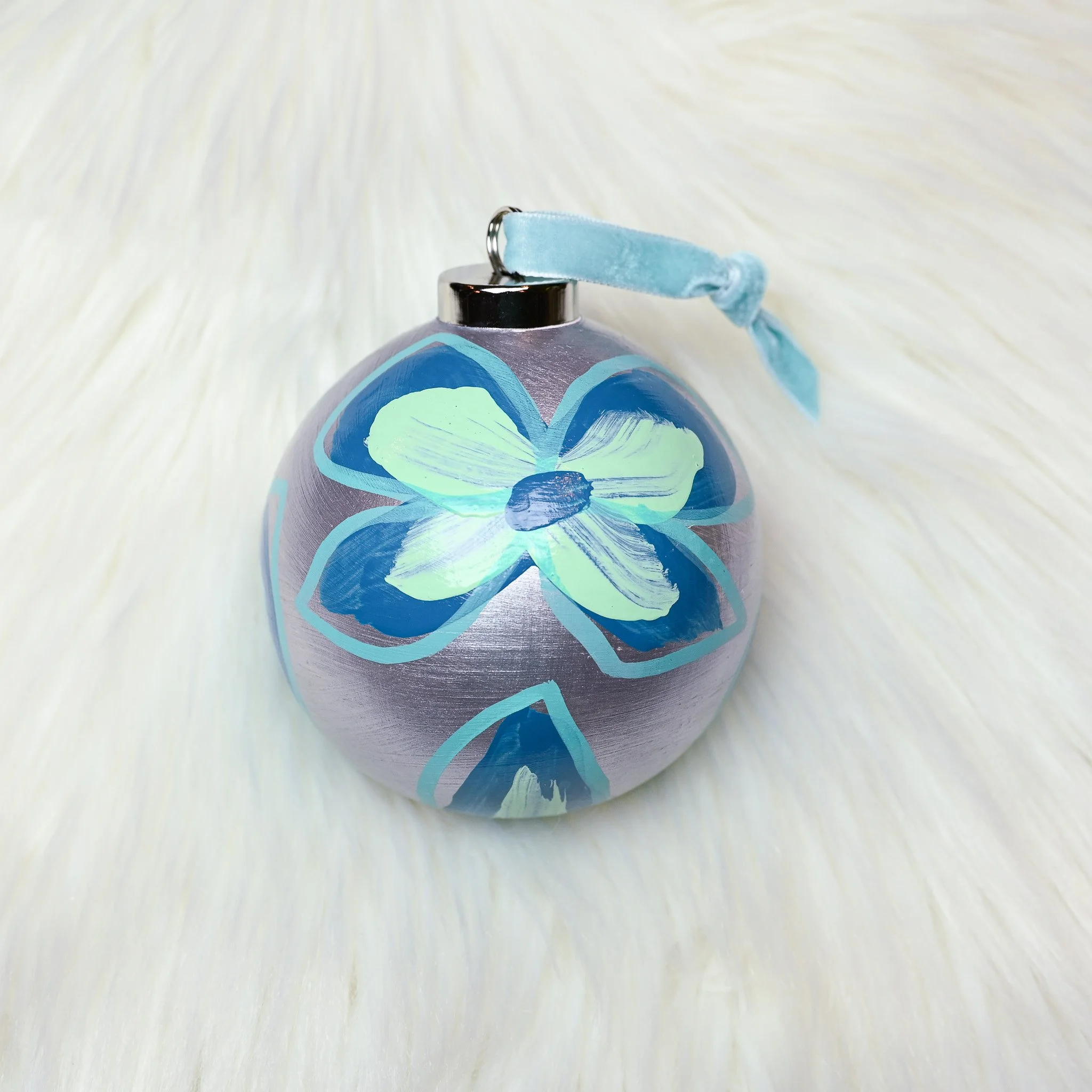 TEAL FLOWERS ON METALLIC SILVER