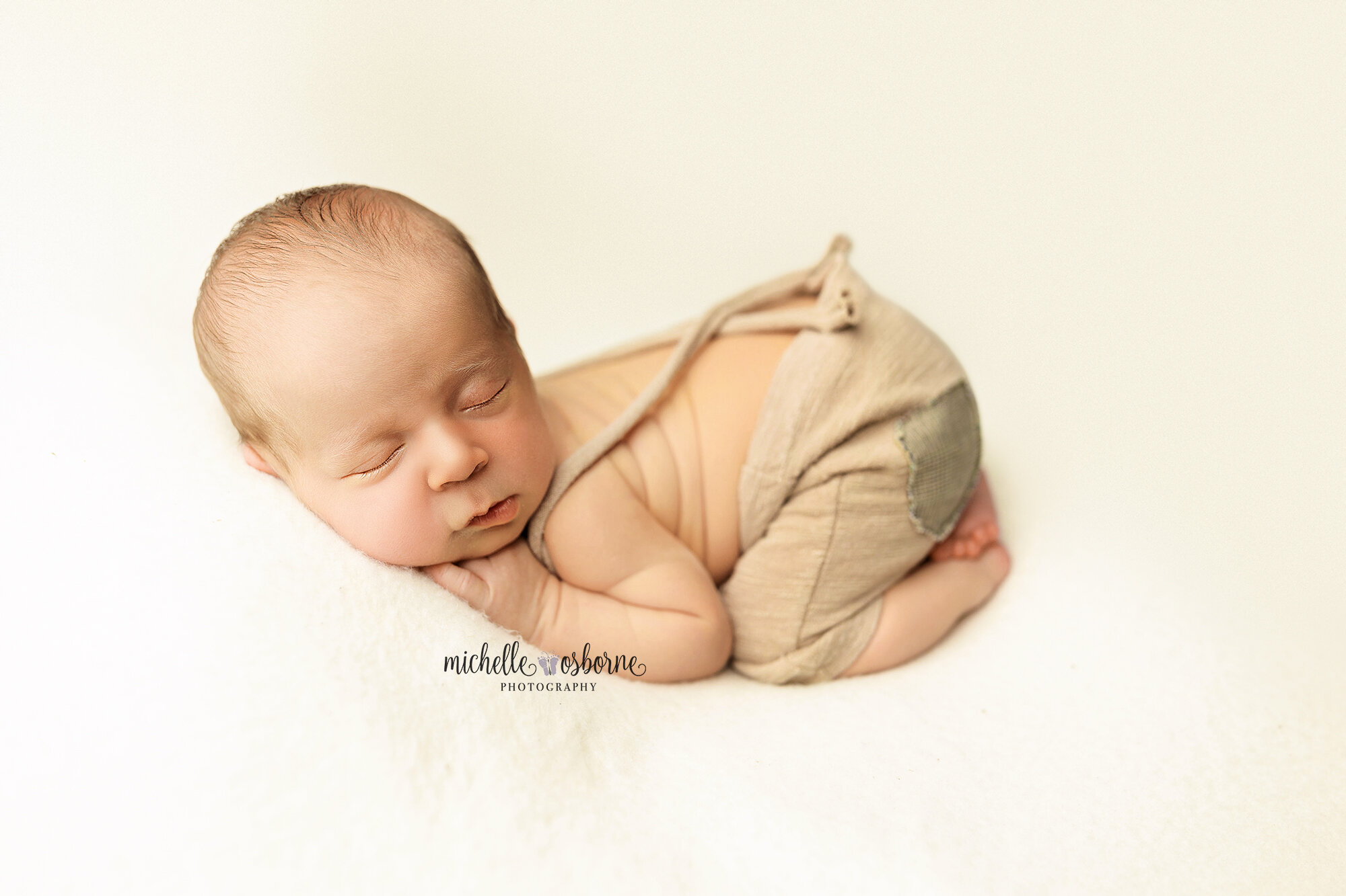 This little guy's big sister came to see me a few years ago in my very first studio space and I can't believe how much she's grown. She's such a proud big sister and it was an absolute pleasure meeting this sweet family's newest addition, Graham! 🥰 