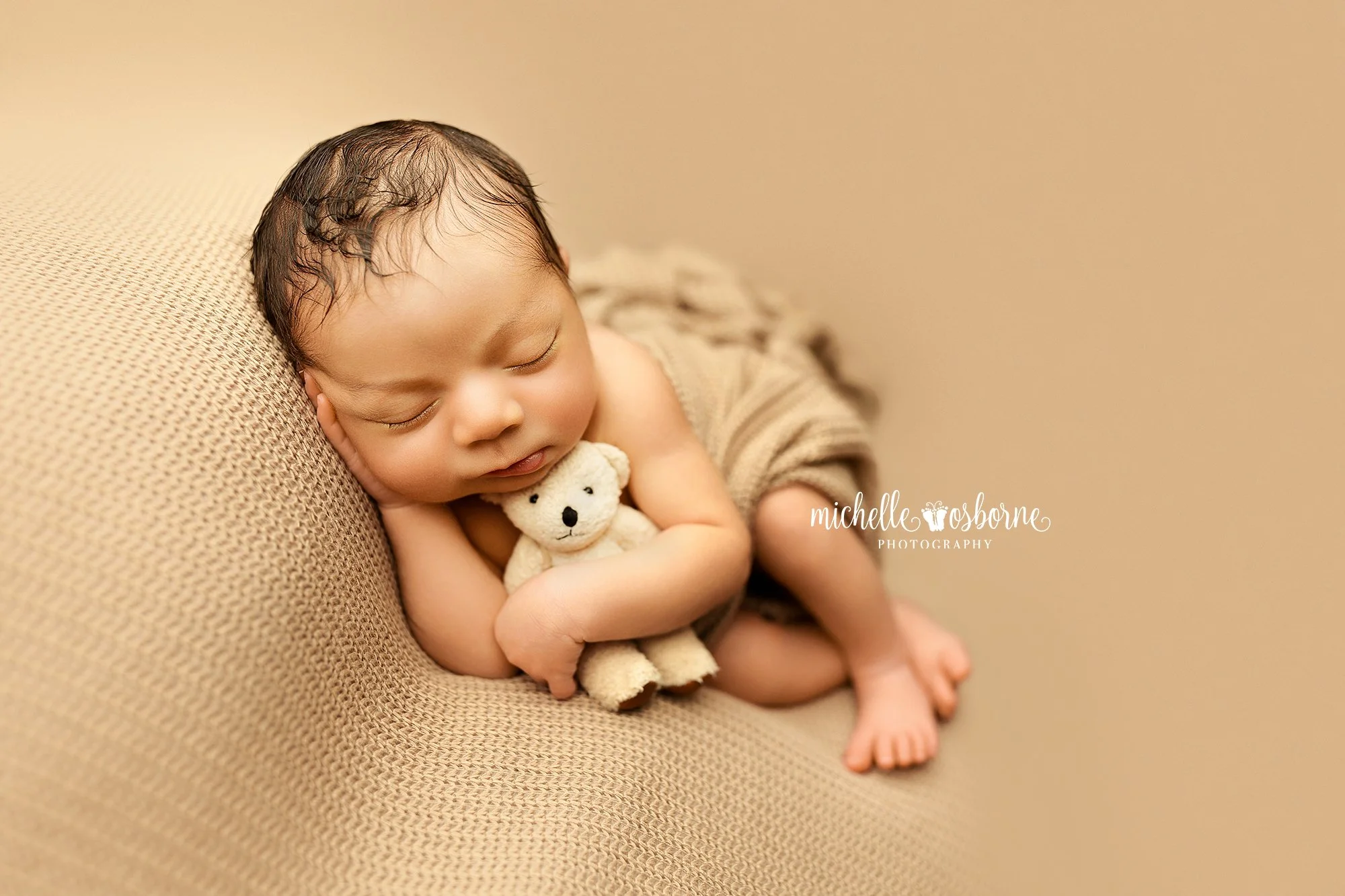 Little Nolan was just the cutest little doll baby! 🥰 He did want to be bright-eyed and awake for part of his session, but once he fell asleep, he let me get some sweet poses in too. 

➡️ Reminder - Please book your newborn session in advance. I only