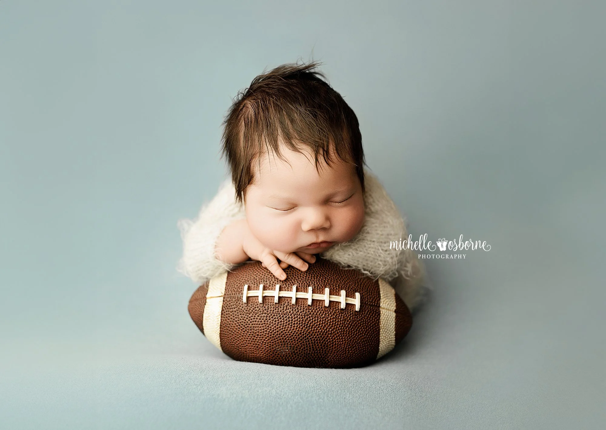 It was such a privilege to have this little guy in the studio. I captured his big brother's newborn portraits several years ago and it was surreal to see how much he's grown already since it doesn't feel like much time has passed. I always love getti