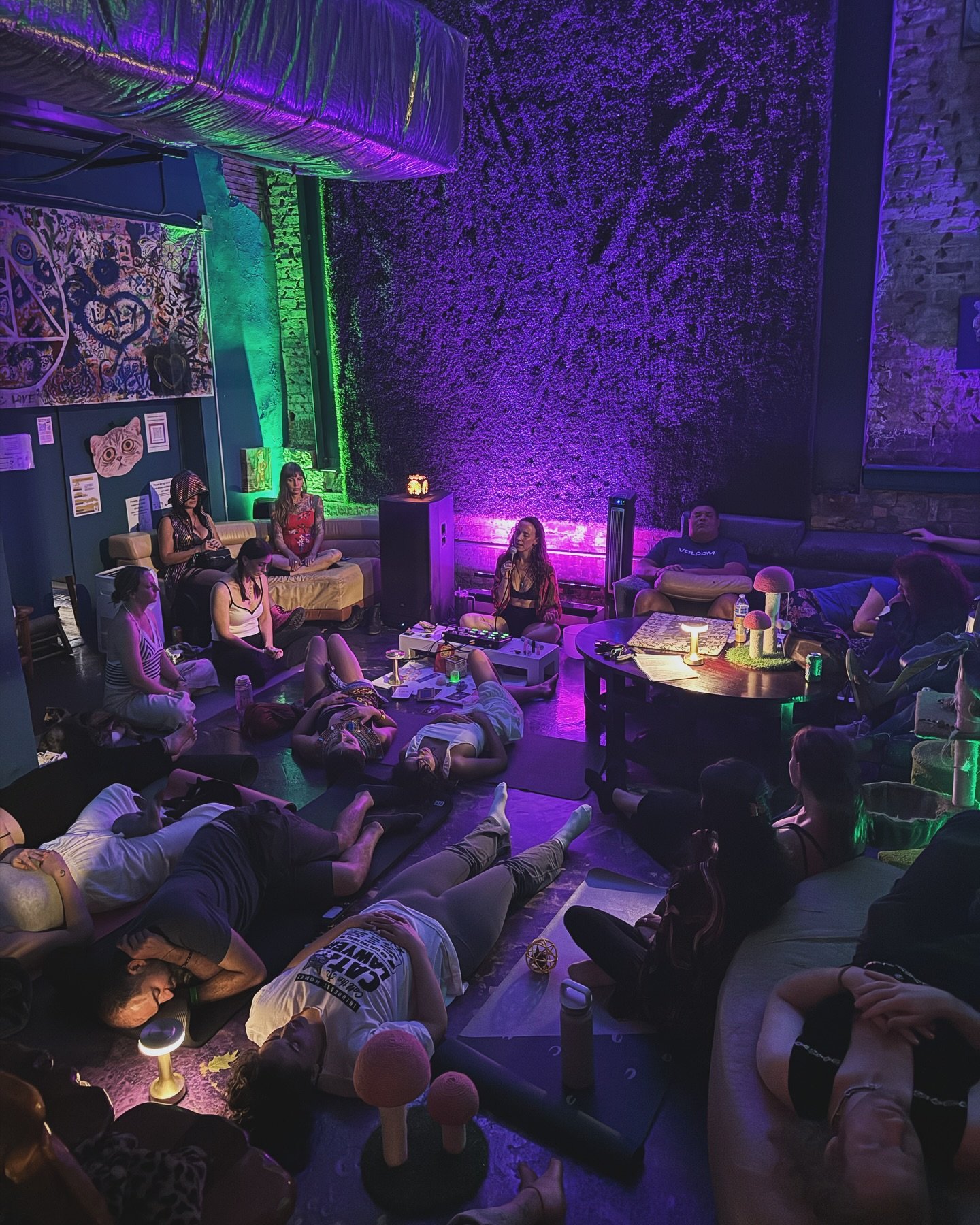Sound Bath, Meditation and Dream activation with 25 frequency generators ❤️👁️ @bluminmagick @surprisinglysimple 

Who&rsquo;s ready for the next one?