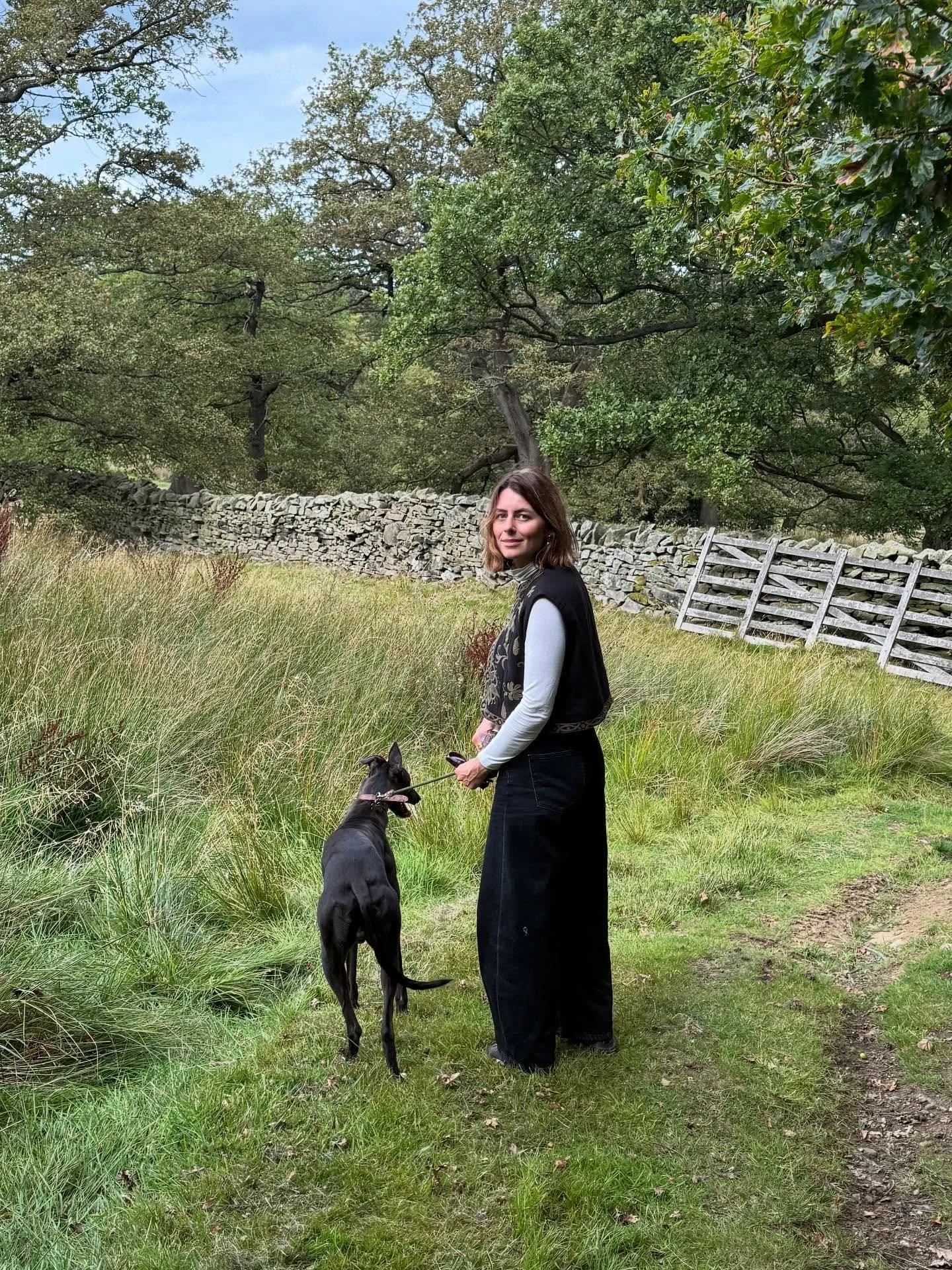 ✨ I couldn&rsquo;t help dressing up as a witch today.

Because I&rsquo;m a witch every day! 🖤

If a witch is someone who&rsquo;s:
🌿 Deeply connected to Mother Nature
🌕 In love with the moon and her cycles
🕯 Working with rituals and intention
👭 G