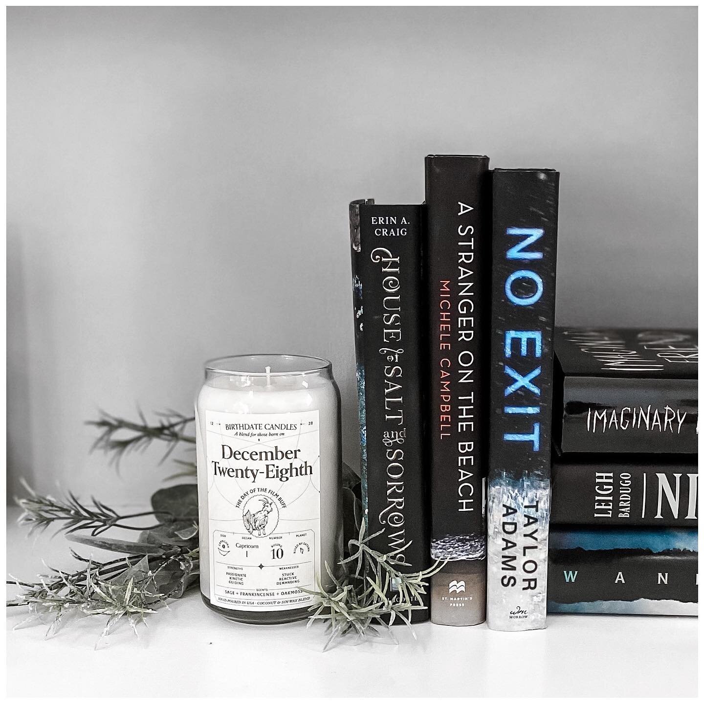 Still have moving boxes scattered around the house, but my books are 100% unpacked so like...the essentials are put away, right??

One of my favorite parts of my new shelves is this stunning candle from  @birthdatecandles &mdash; not only is it visua