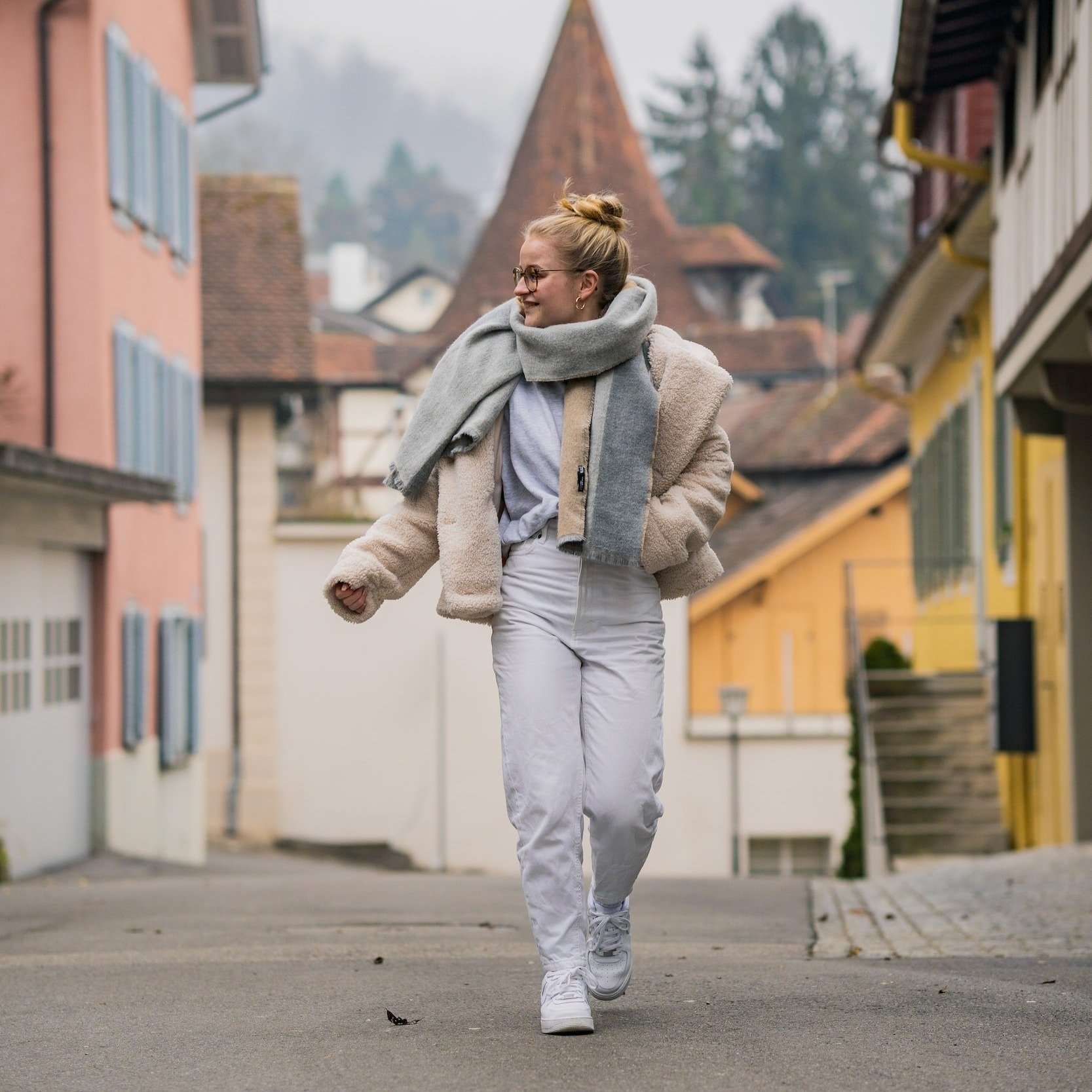 How to Dress Stylishly while Staying Warm in the Fall Season