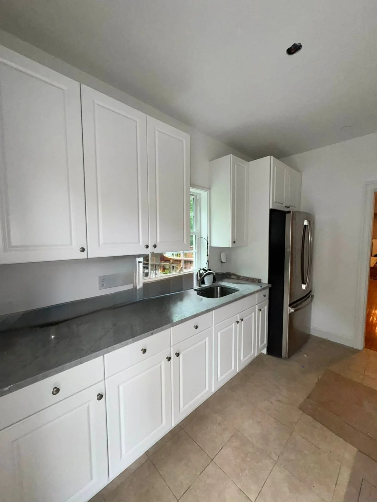 Clean lines and a cool palette. A functional, bright space designed for efficiency without sacrificing style.