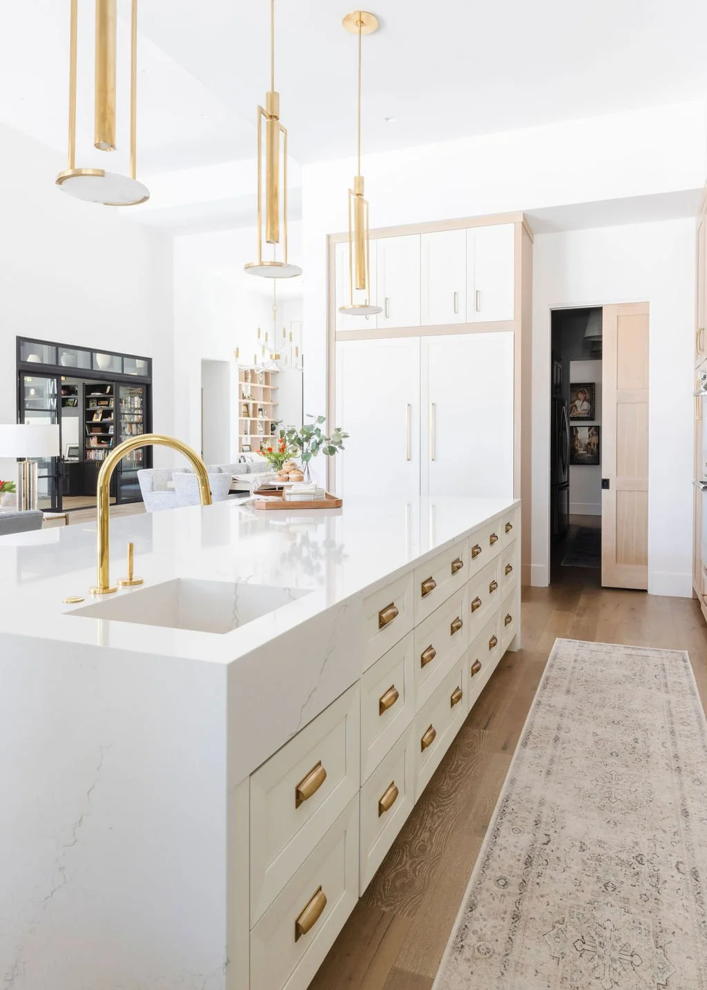 Exquisitely Chic 24 - Kitchen.jpg