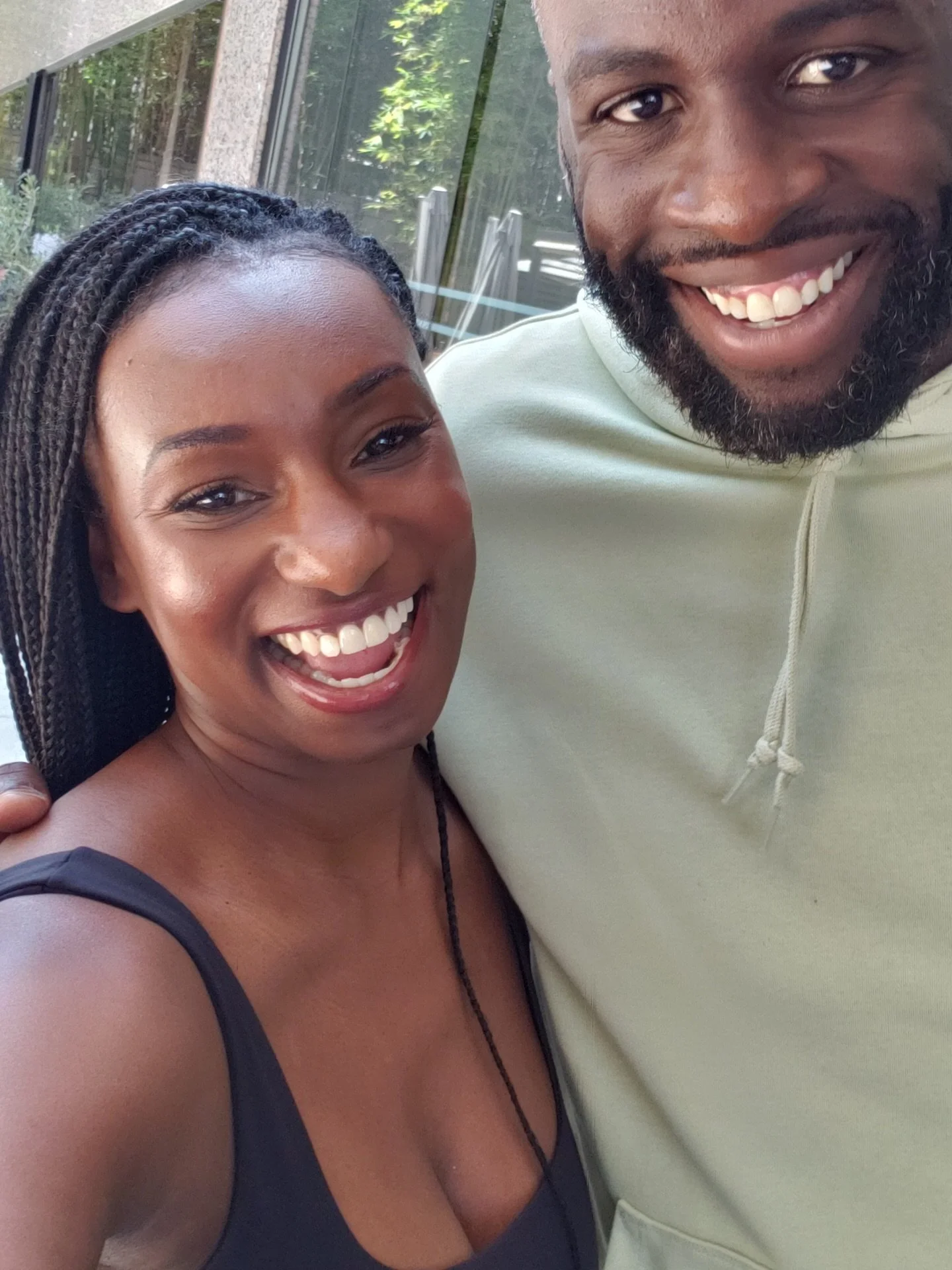 They say "Never meet your heroes" but those people need to choose better because I had the honor of meeting (and pranking) one of my hometown heroes @money23green and he was LOVELY! 💚

Wait til you see how he handled the shenanigans we thr