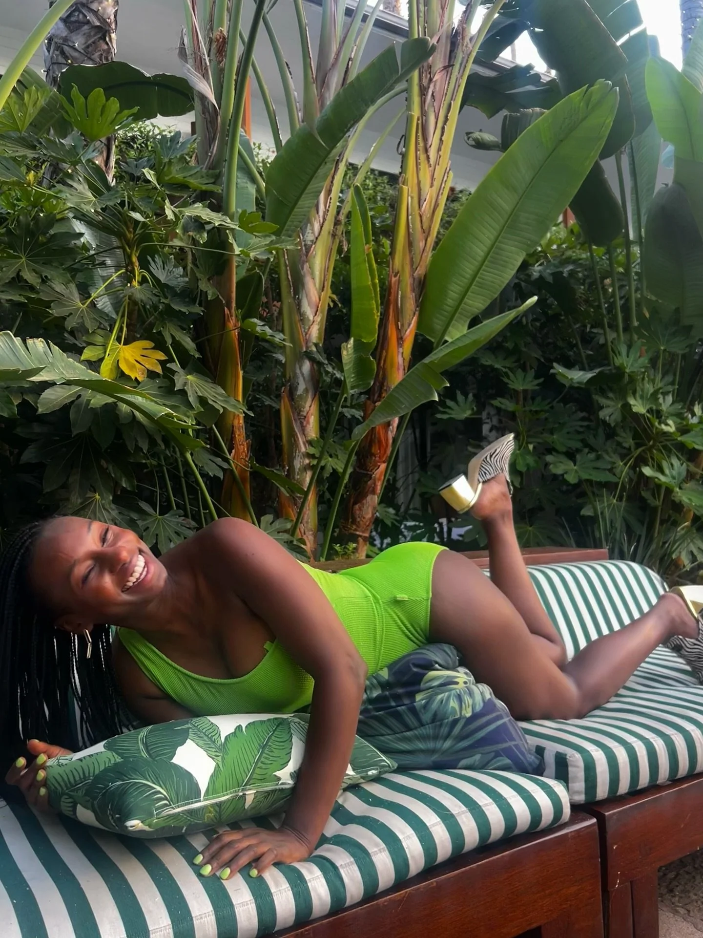 August is technically summer, but spiritually September. 💚 

#ItsNotEasyBeingGreen #TheRooseveltHotel #KeyLime #ImBlue #BratSummer #StillSummer