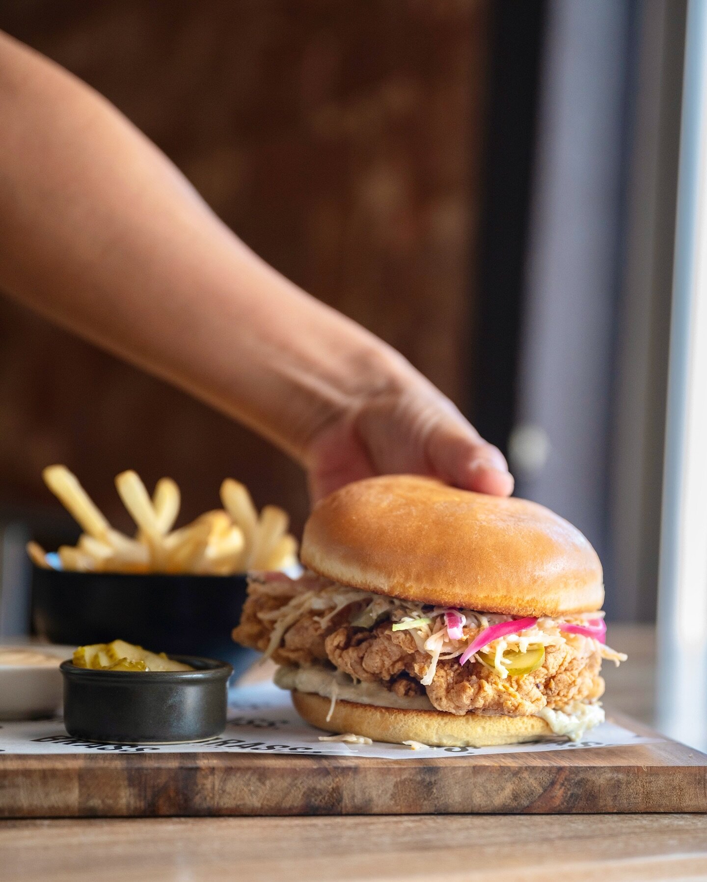 Pointedly delicious and remarkably moist. Our new chicken burger gets its verve from the dill pickle brine which seasons and moistens the chicken from the inside-out. Add the extra pickles for some zip to the slaw and you have an ultimate n.y inspire