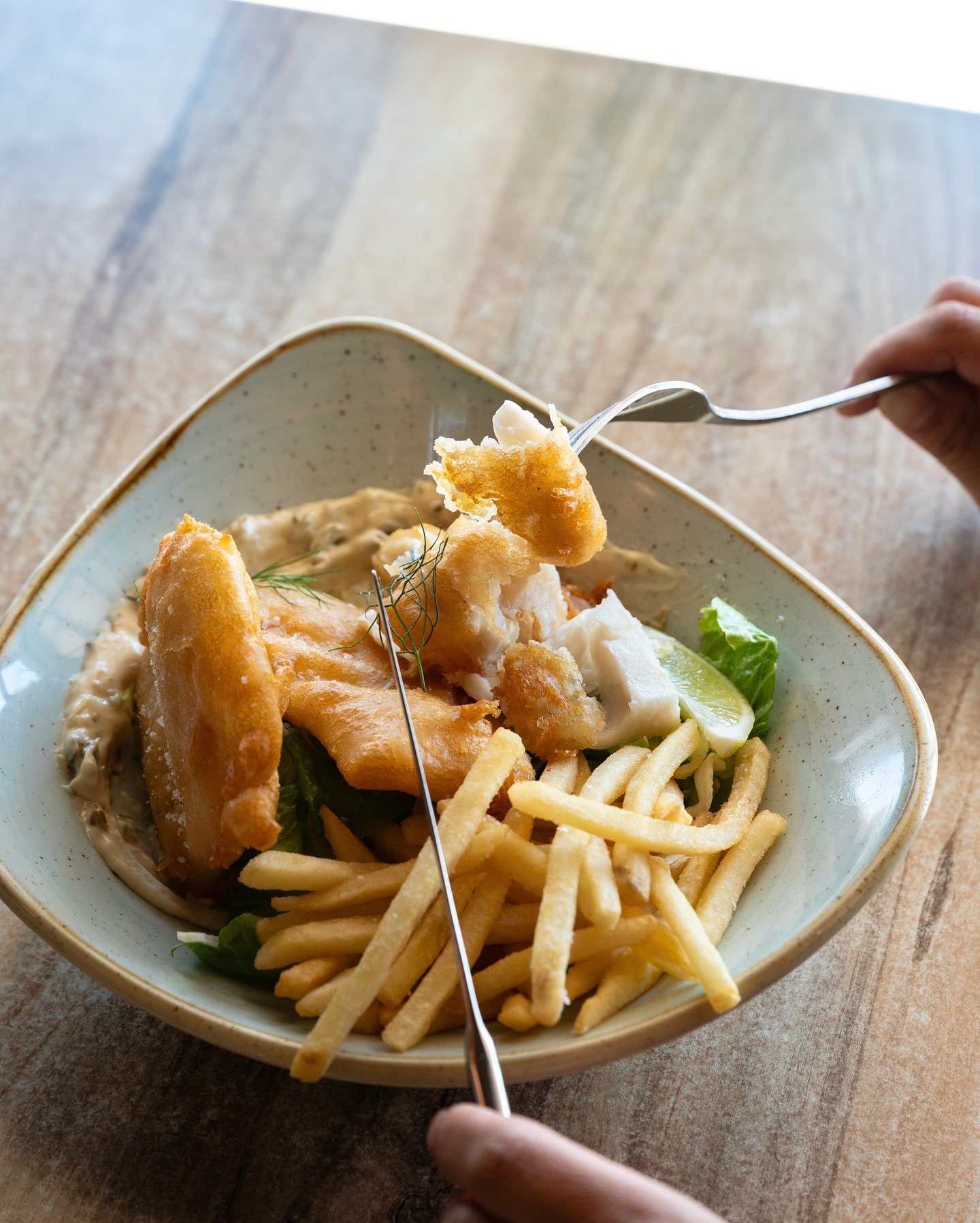 POV: fish &amp; chips from BRASS.. don&rsquo;t sleep on this one ✌️

#mildura #cafe #fishandchips #brunchtime #visitmildura #milduraliving