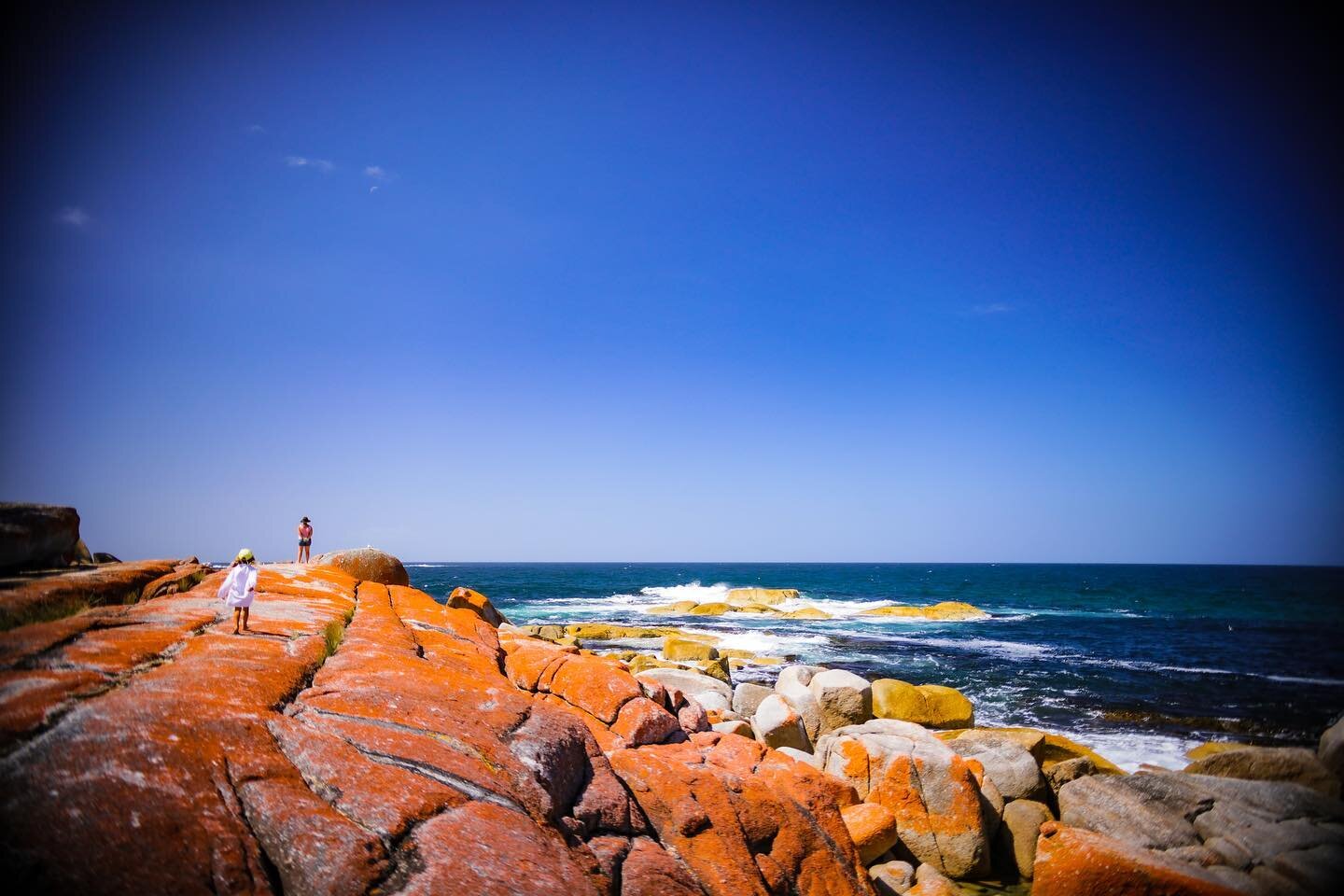 📍Bay of Fires, Tasmania
🎥 From our newest YouTube Video 🎥

This is a super well known spot. Very poplar and full of some of the best free camping we&rsquo;ve ever seen.

Our time here was special and as the weather improved, it became the running 