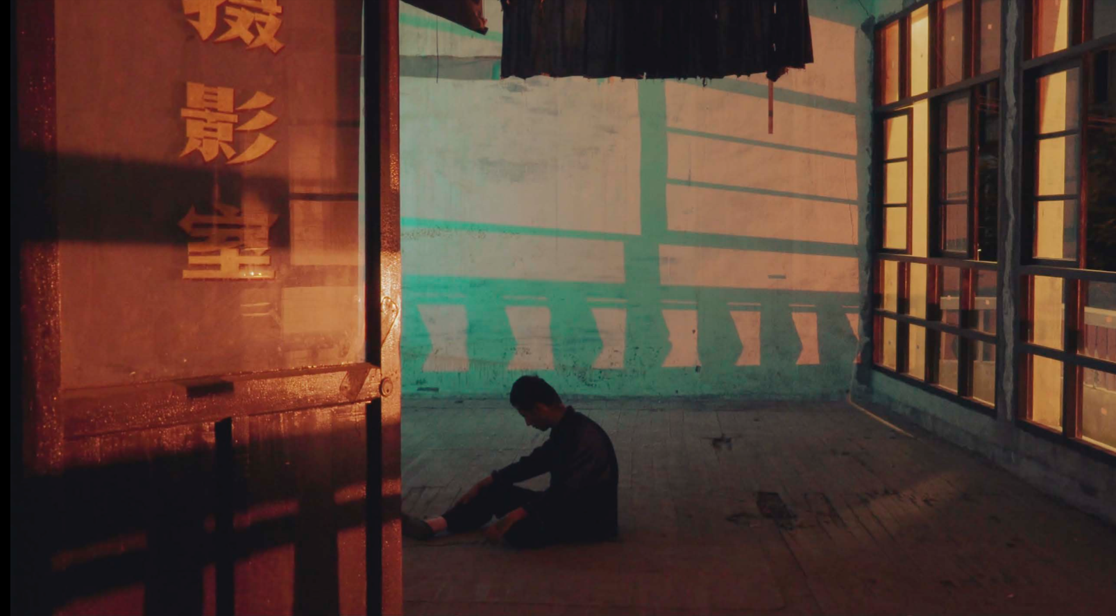 张文心Zhang Wenxin, 《夕(The Nightfall)》, 2019.png