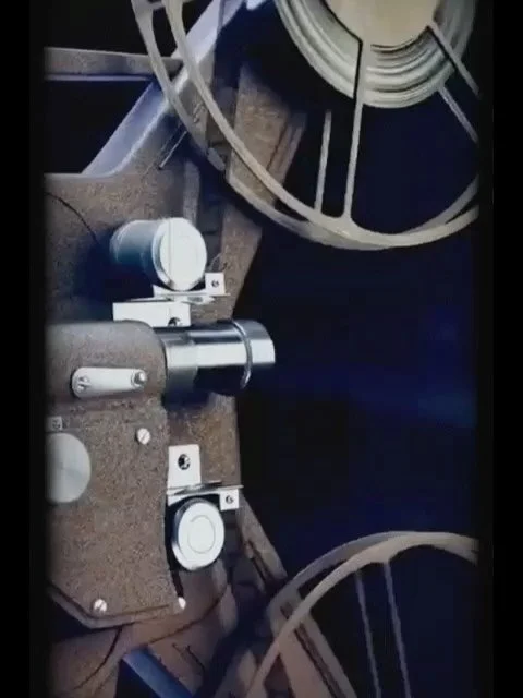 Filamu Live ya kwanza itaanza rasmi kwenye ufukwe wa Kawe Beach siku ya jumatatu ya pasaka tukileta uzoefu wa kipekee wa kutazama filamu maarufu ya Vuta N&rsquo;Kuvute chini ya anga la wazi.

Na usijali mfuko wako&hellip;hakuna kiingilio! 😌kila mtu 