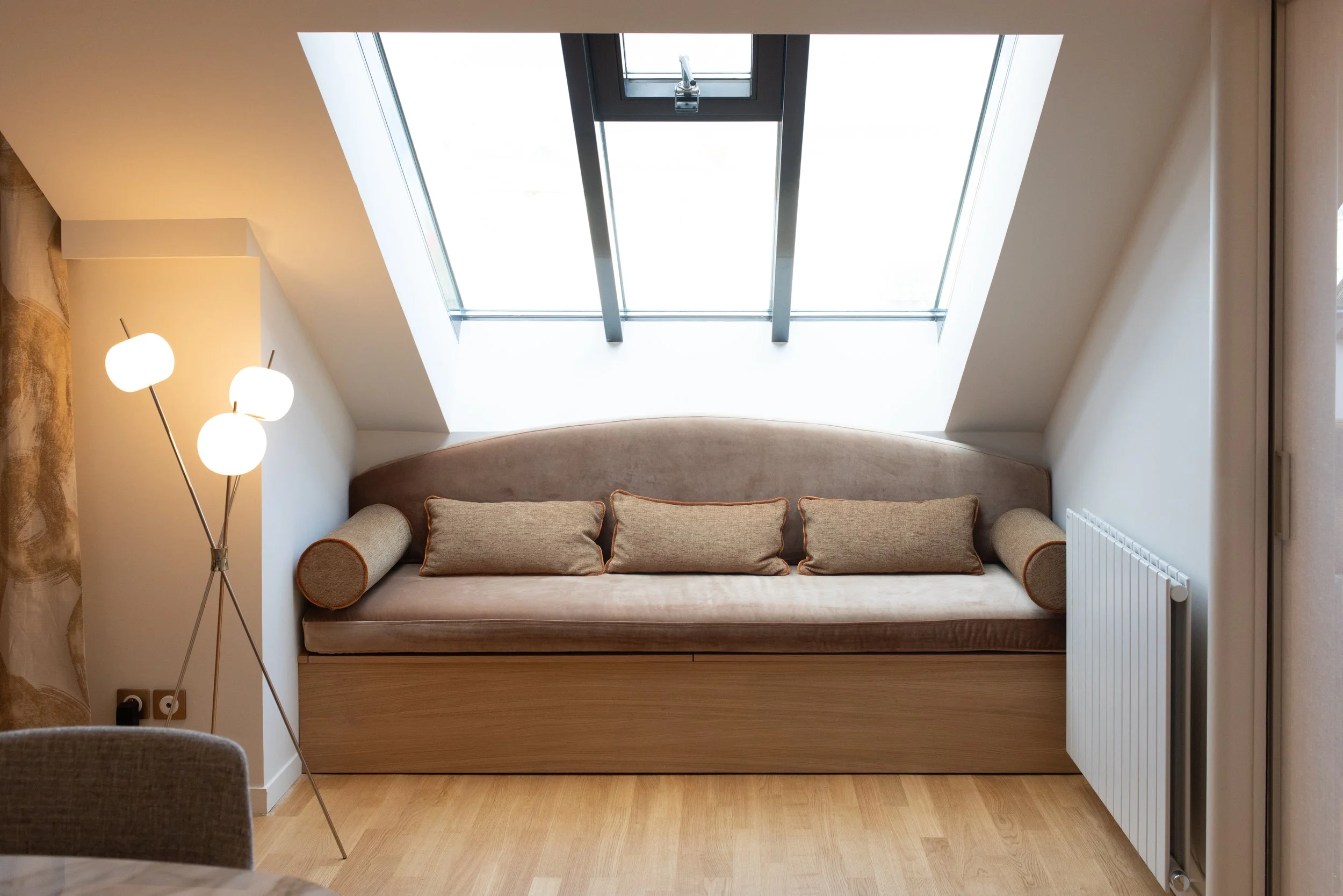 banquette sur-mesure sous verrière 